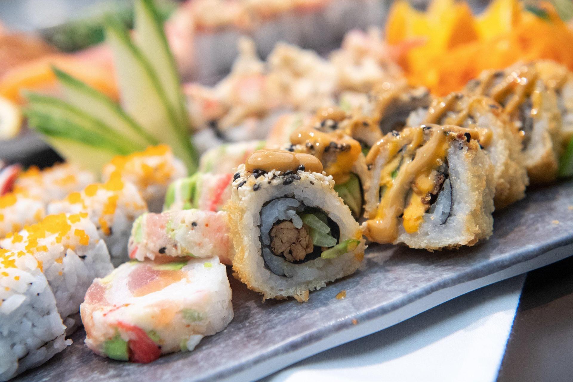Zwei minderjährige Schwestern haben in einem Supermarkt in Amberg eine Sushi-Box gestohlen. (Symbolbild: Andrea Warnecke)