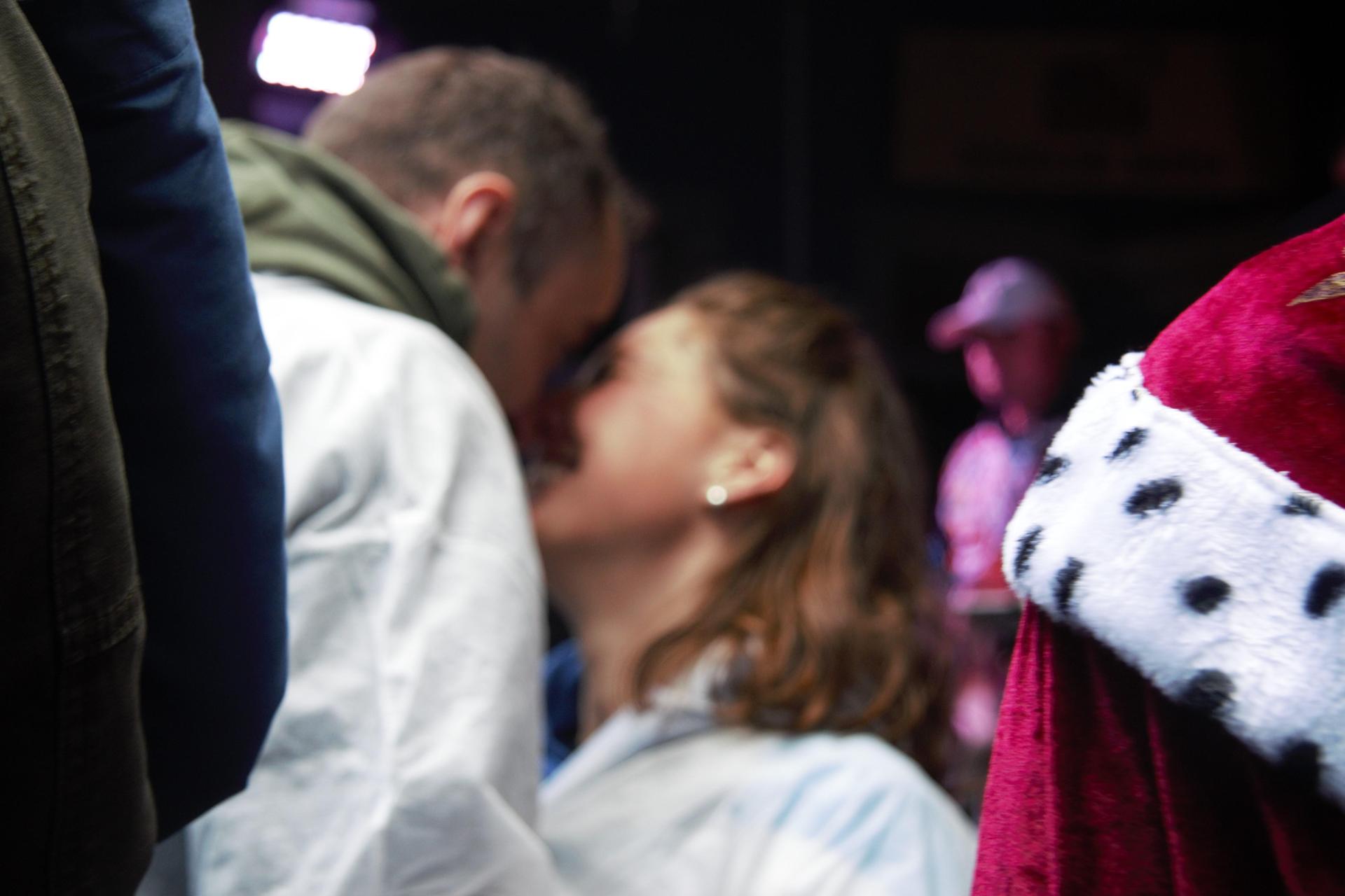 Das blaue Haus erfreute sich auch am Rosenmontag vieler vernarrter Besucher. (Bild: Marlin Nixdorf)
