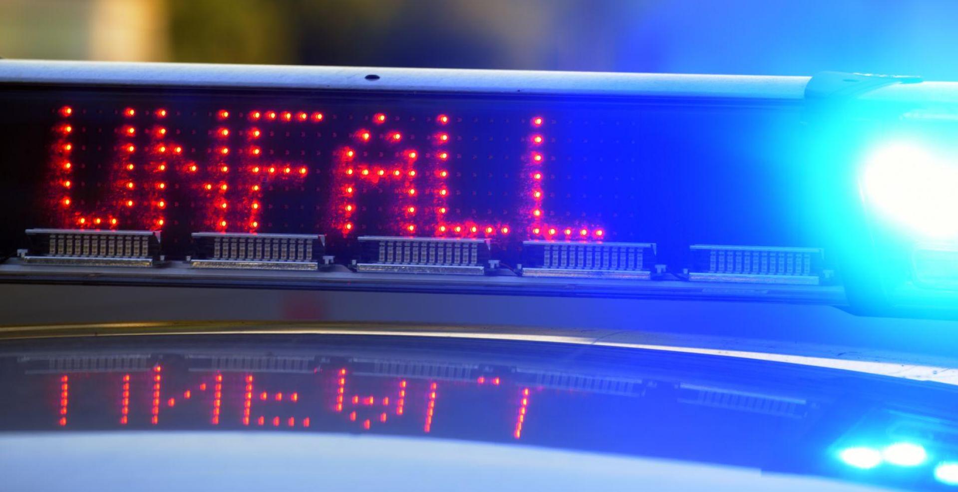 Eine Frau hat sich nach einem Unfall bei Schnaittenbach verletzt.  (Bild: Stefan Puchner/dpa)