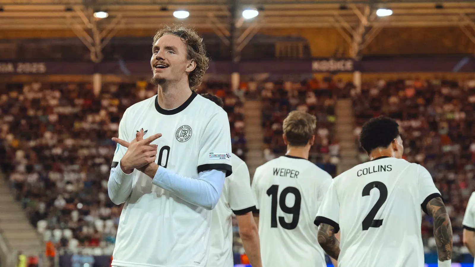 Nick Woltemade jubelt auch im Halbfinale als Torschütze. (Bild: Robert Nemeti/dpa)