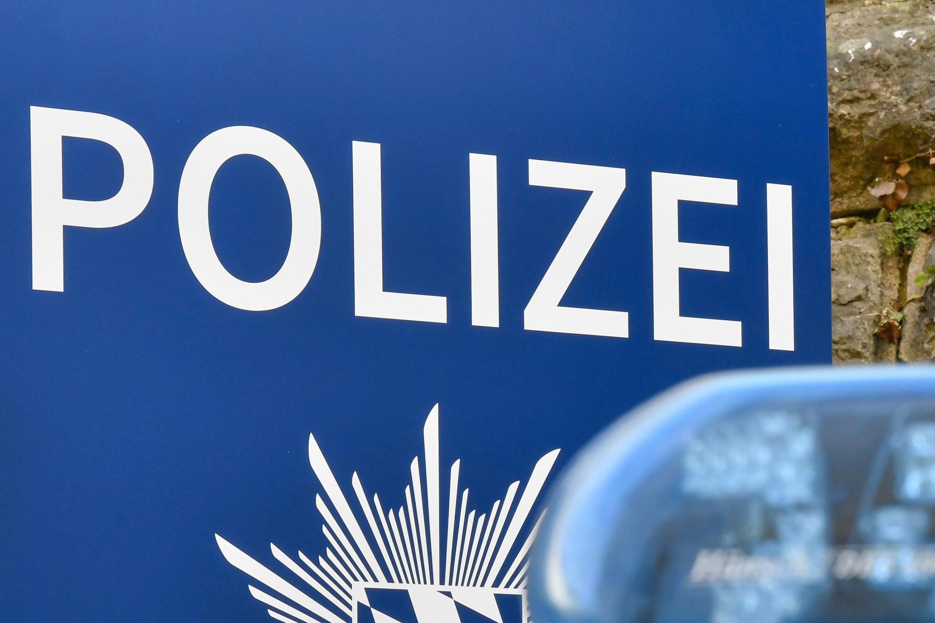 Ein versuchter Diebstahl von Kopfhörern in der Amberger Innenstadt hat für einen 13-Jährigen weitreichende Konsequenzen. Die Polizei fand bei dem Jugendlichen verbotene Gegenstände. (Symbolbild: Petra Hartl)