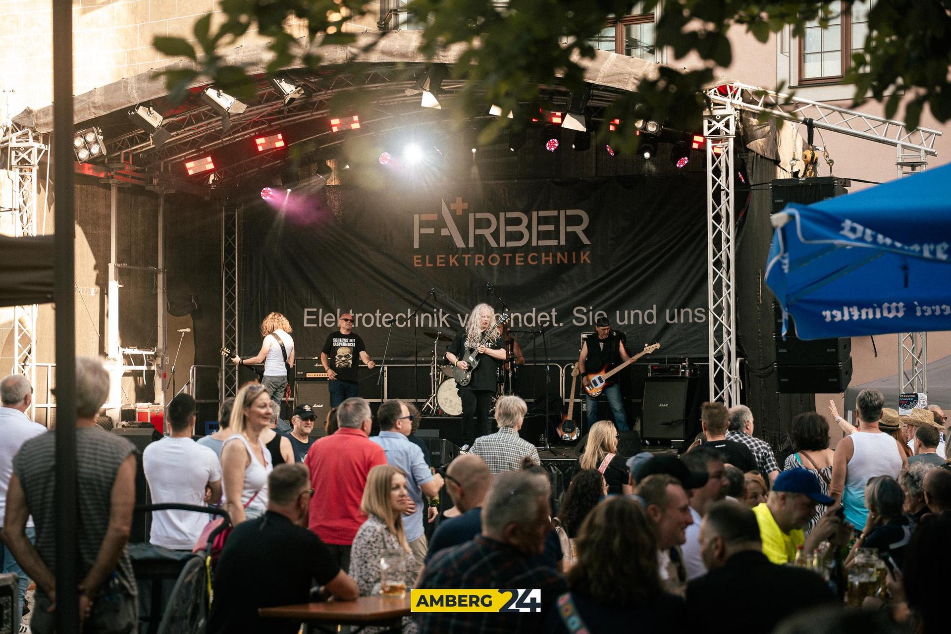 Einen ganz eigenen Vibe gab&#39;s auf dem Altstadtfest im Innenhof des Landratsamts! (Bild: David Mueller)