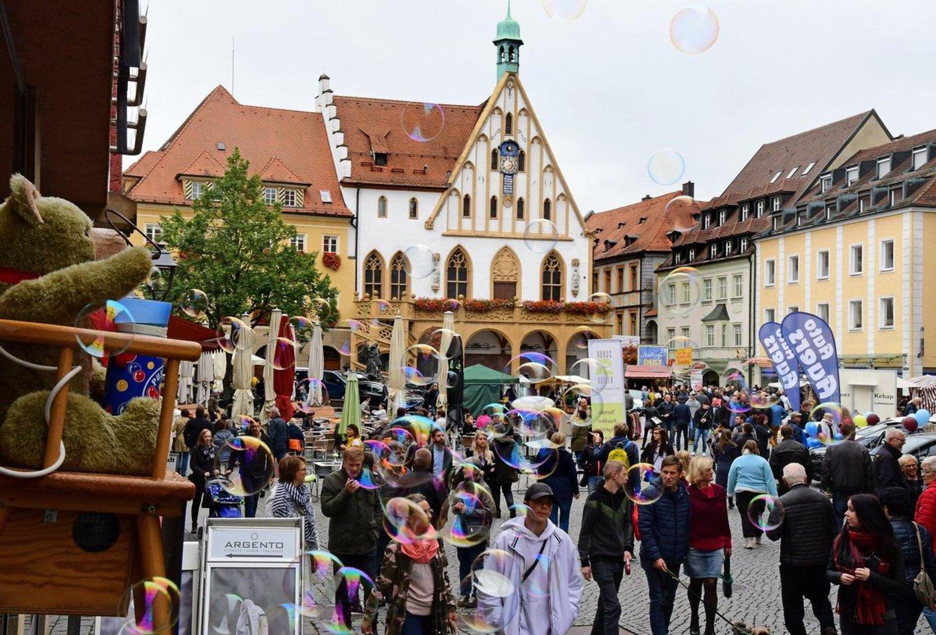 Am Sonntag ist in Amberg verkaufsoffen – wir wünschen viel Spaß beim Shoppen.  (Bild: Petra Hartl)