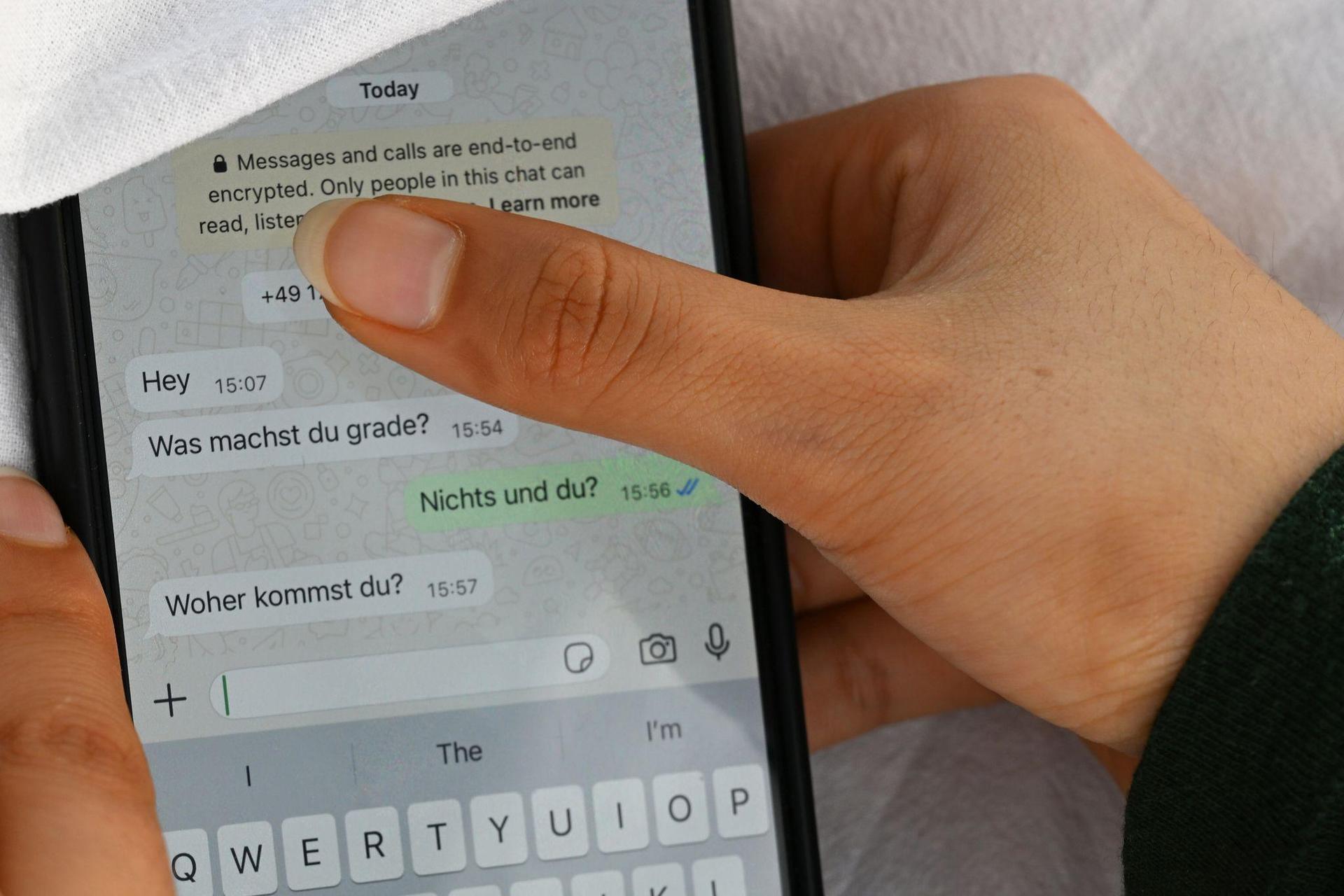 Beim Cybergrooming manipulieren Täter gezielt Kinder und Jugendliche (Archivbild). (Bild: Elisa Schu/dpa)