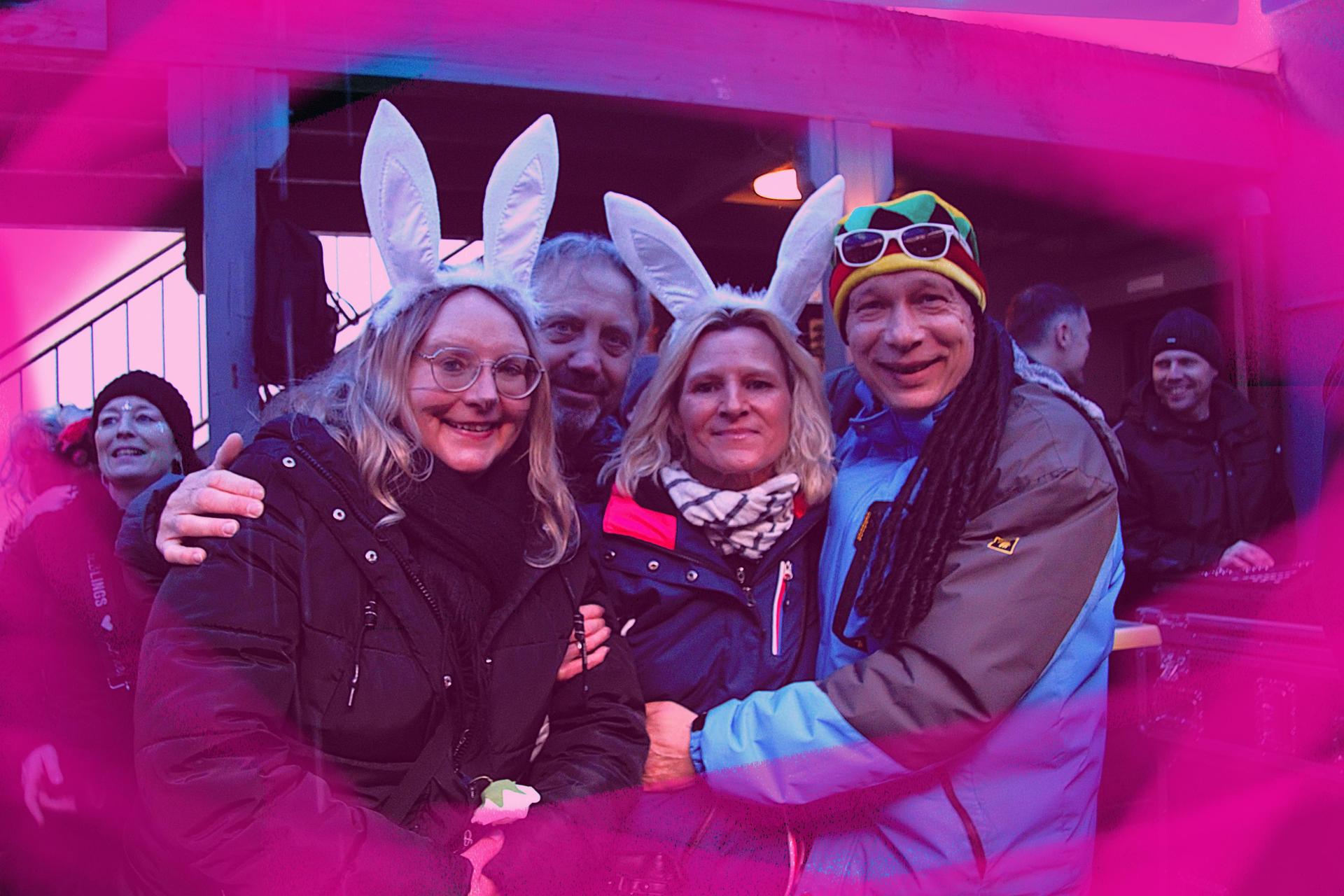 Das blaue Haus erfreute sich auch am Rosenmontag vieler vernarrter Besucher. (Bild: Marlin Nixdorf)