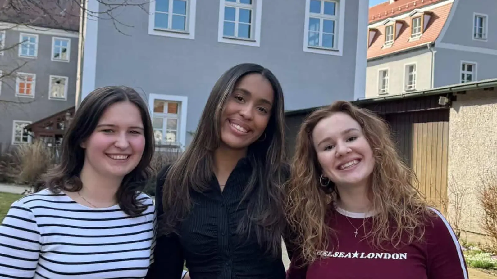 Edith, Samantha und Luzie organisieren mit ihrem Team die Q-Party des Dr.-Johanna-Decker-Gymnasiums. (Bild: knz)