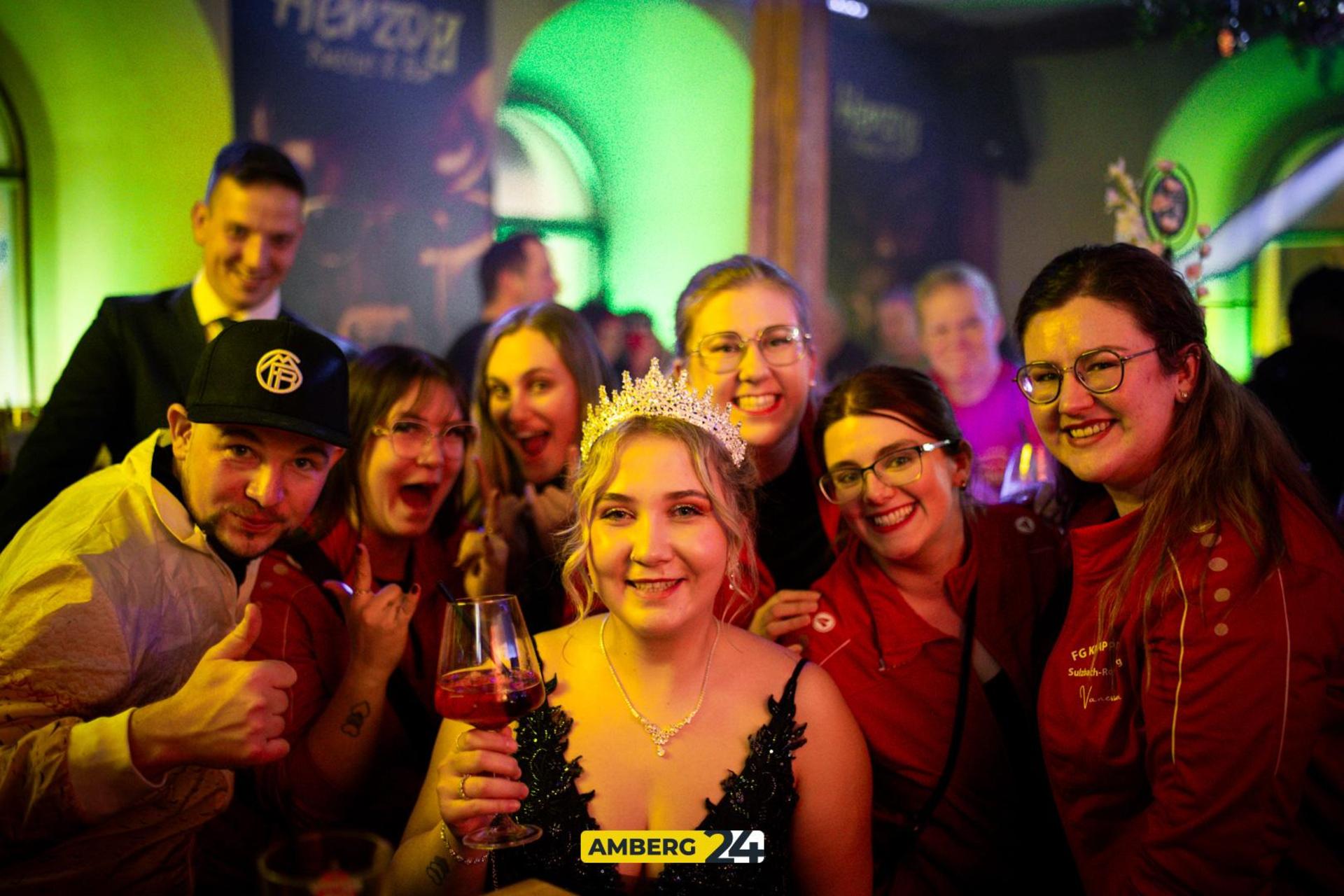 Im „Herzog” in Sulzbach-Rosenberg stieg am Samstag der Hausfasching.  (Bild: Julia Bär)