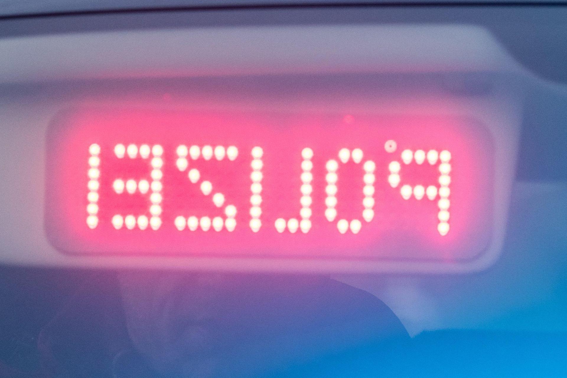 Ein betrunkener Fahrer schlief im Auto bei Illschwang. (Bild: Armin Weigel/dpa)