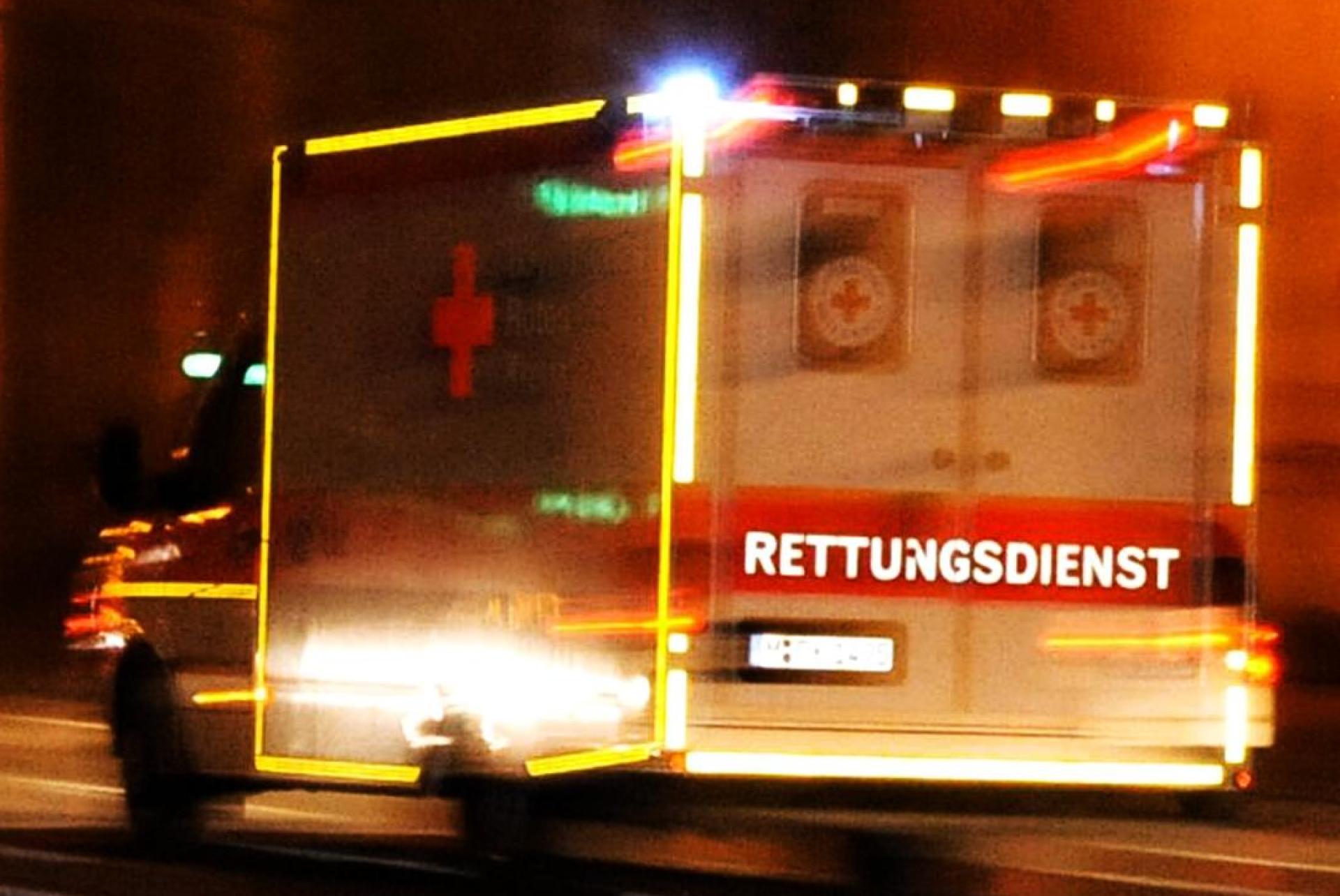 Ein Mann droht in der Vils in Amberg zu ertrinken. Zwei Passanten greifen vorbildlich ein.  (Symbolbild: Nicolas Armer/dp)