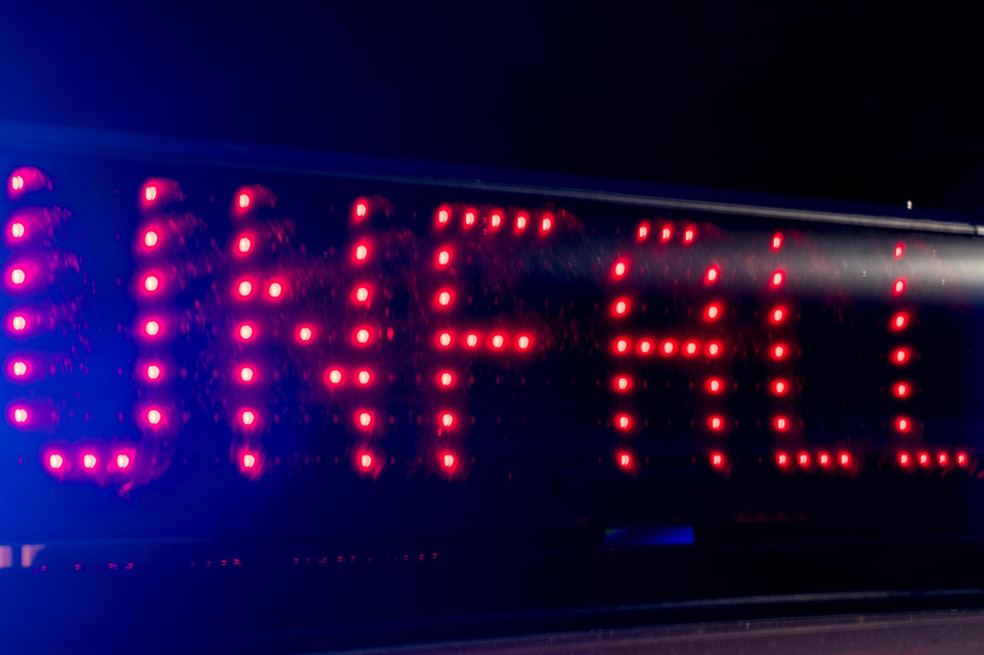 Ein Unfall mit Leichtkraftrad auf der Kreisstraße 4 bei Ursensollen: Zwei Jugendliche sind verletzt (Symbolbild: Monika Skolimowska/dpa)