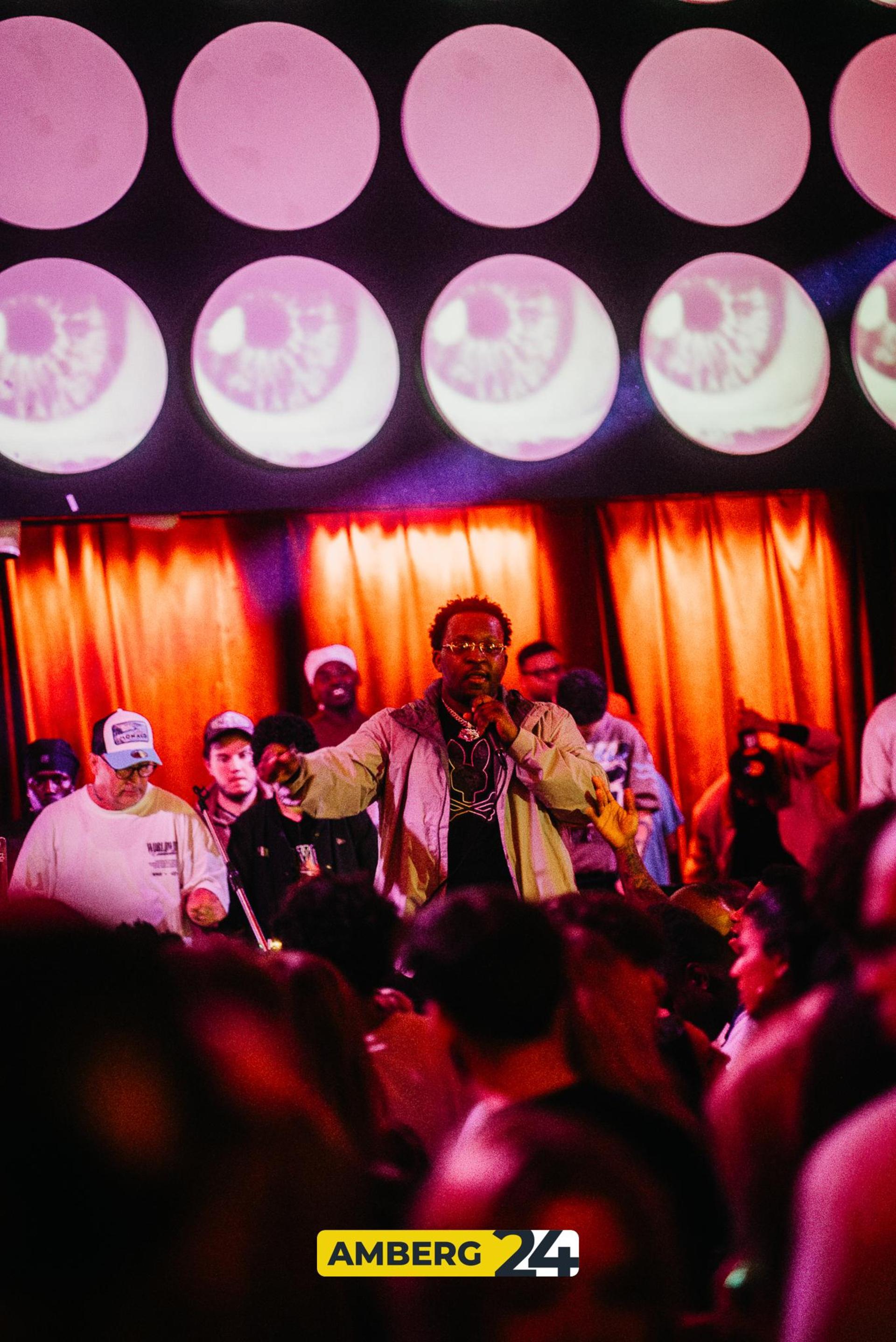 Models and Bottles im Casino in Amberg. (Bild: Mario Donhauser)