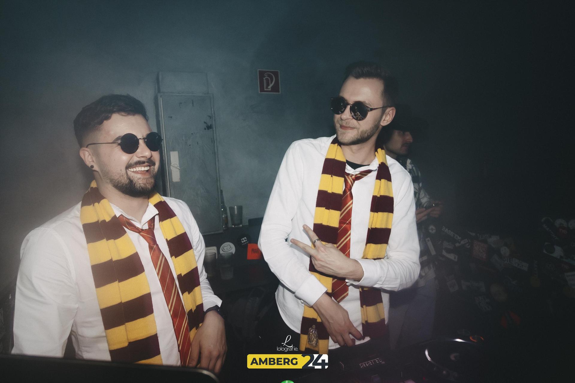 Im Trio wurde während der Hexennacht gefeiert. Viel Spaß mit den Fotos. (Bild: Leonie Hartung)