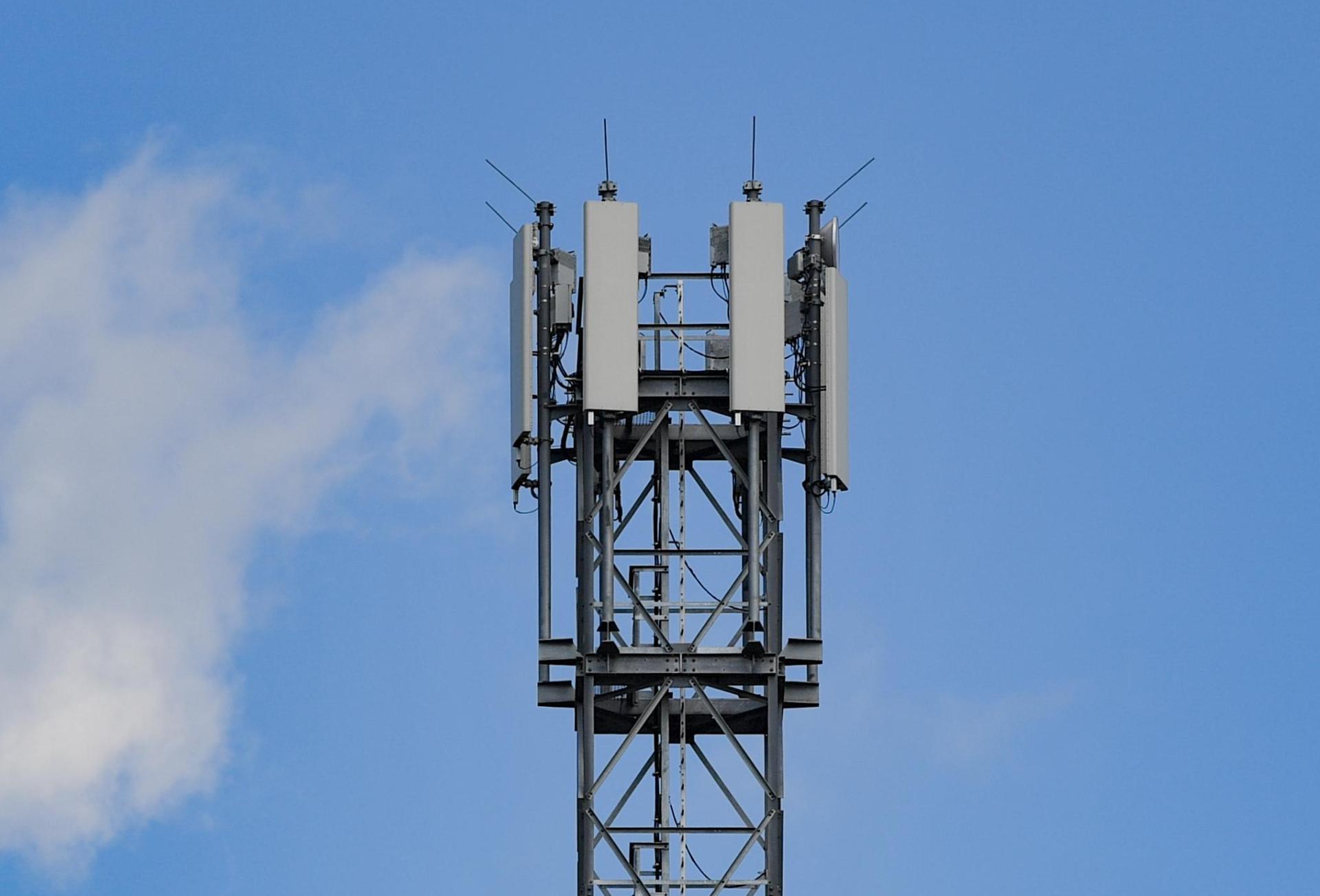 Am Donnerstagvormittag kommt es nach dem Warntag-Alarm zu weitreichenden Störungen im Mobilfunk. Ob ein Zusammenhang besteht, ist noch nicht geklärt. (Symbolbild: Patrick Pleul)