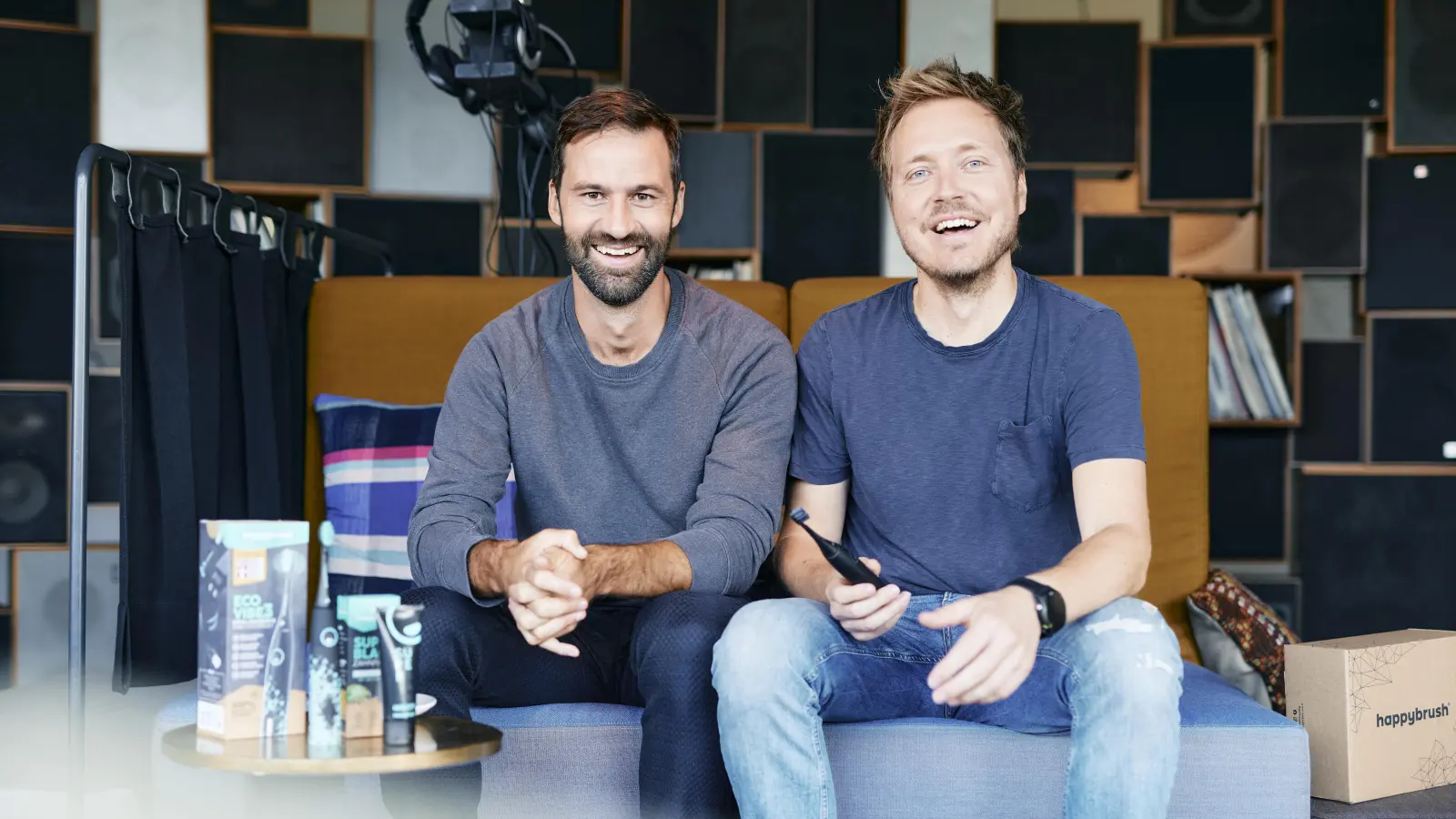 Die Happybrush-Gründer Florian Kiener (links, stammt aus Rieden) und Stefan Walter (Bild: Linda Schäffler/Happybrush)