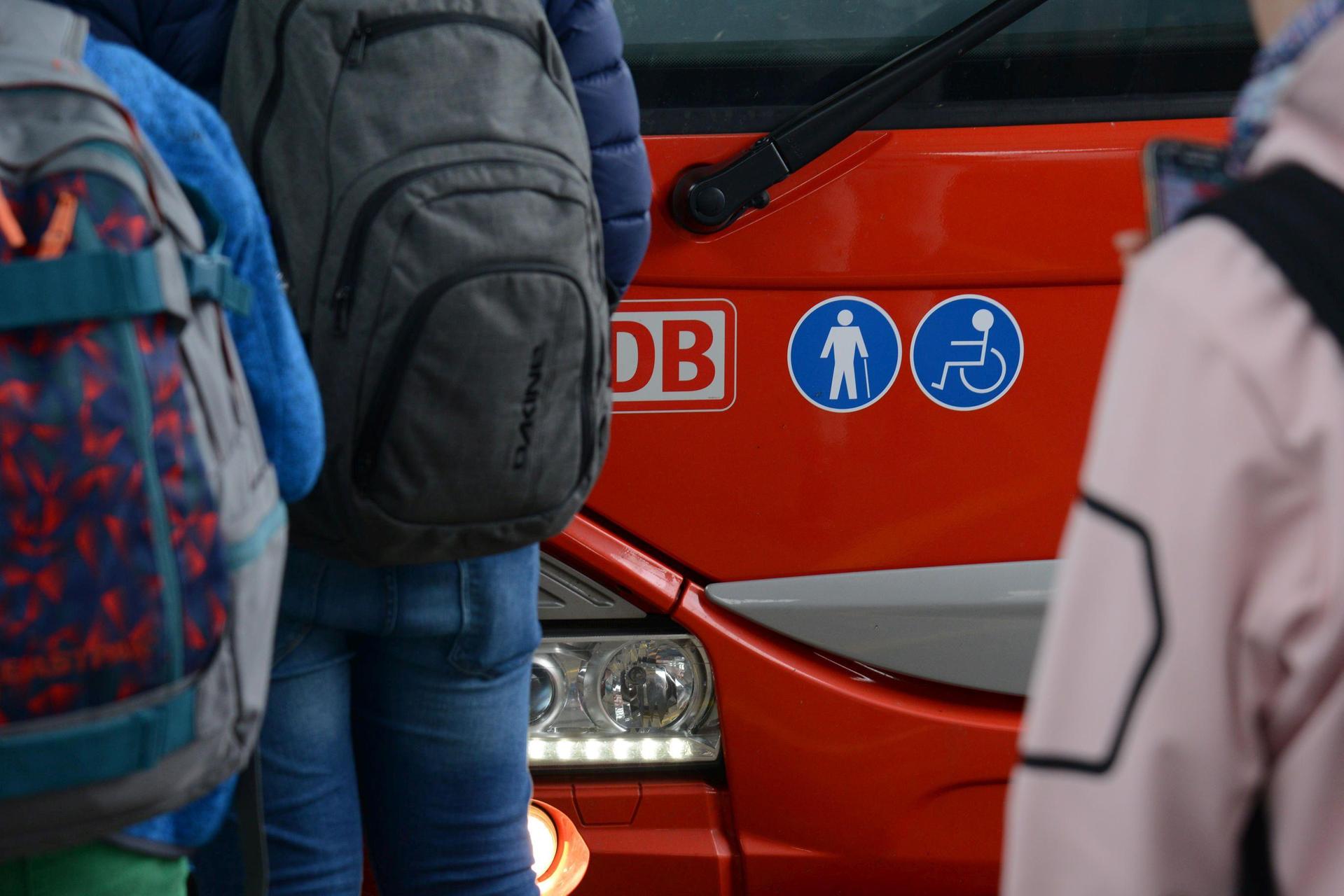 Die Haltestelle „Gebenbach, Schule” in Gebenbach kann bis 24. April nicht angefahren werden. Darüber informierte der ZNAS in einer Pressemitteilung. (Bild: Petra Hartl)