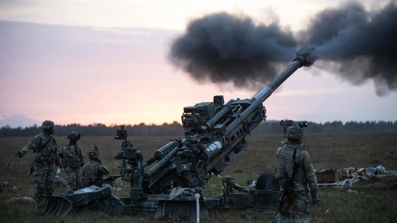 Rumms! Auf und rund um den Truppenübungsplatz Grafenwöhr kann es bis zum 31. Oktober wieder lauter werden – und zwar rund um die Uhr. Die US-Armee und ihre Partner verstärken ihre Übungstätigkeit auf dem Trainingsgelände. (Bild: Kevin Payne/US Army)