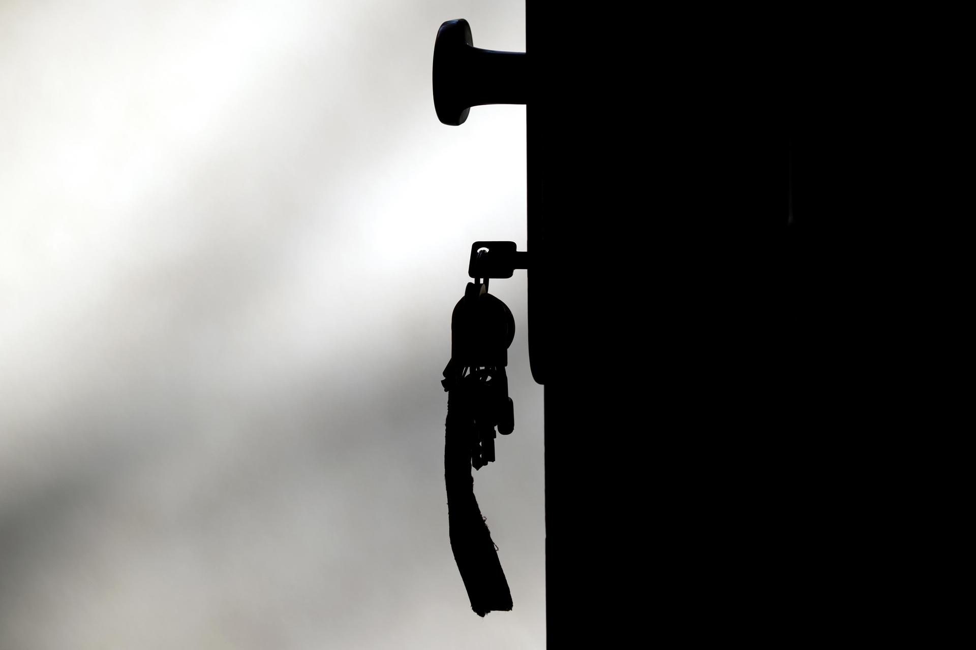 Drei ehrliche Nachtschwärmer melden eine offenstehende Bar in Amberg der Polizei. (Symbolbild: Ralf Hirschberger)