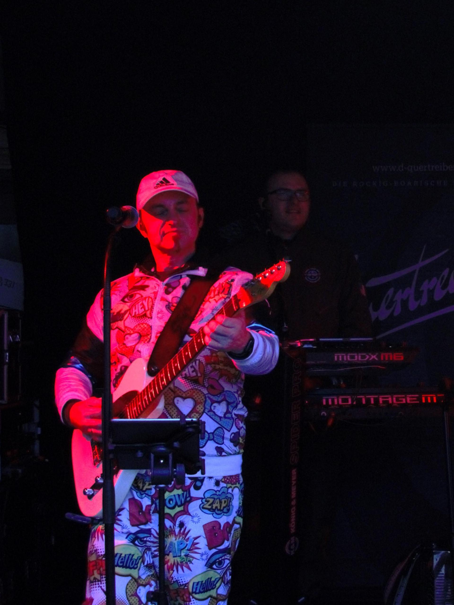 Das blaue Haus erfreute sich auch am Rosenmontag vieler vernarrter Besucher. (Bild: Marlin Nixdorf)