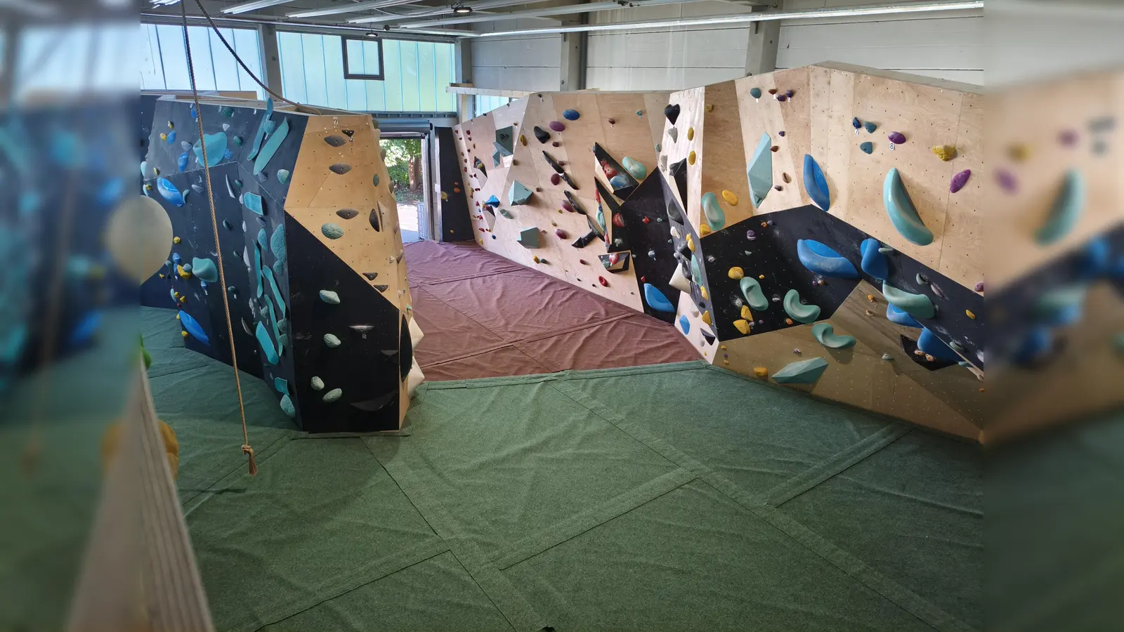 Die Boulderhalle in Amberg soll bald erweitert werden. Betreiber Chris Schubert plant unter anderem einen Kinderbereich. (Bild: wpt)