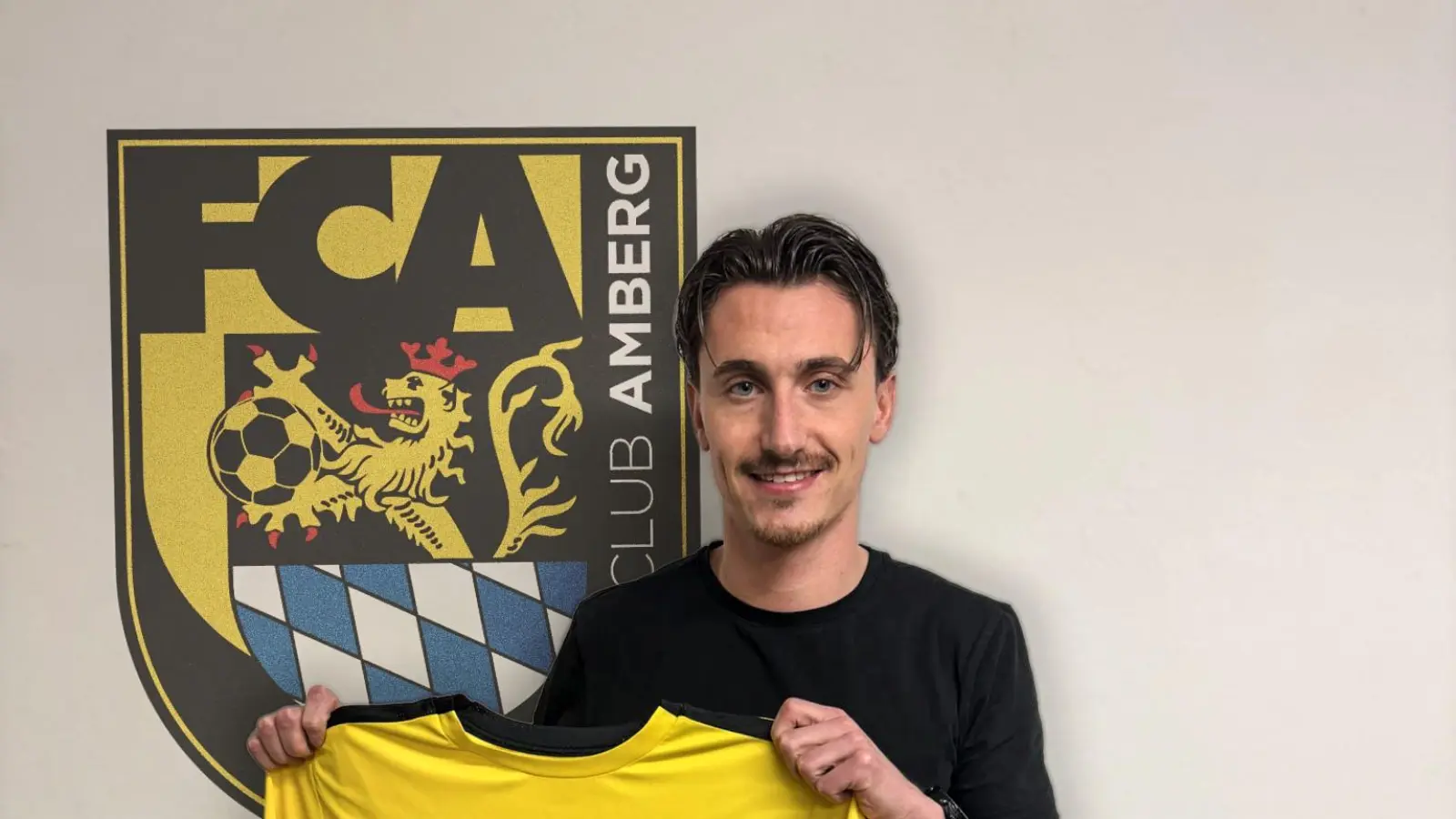 Dennis Weidner trägt ab der kommenden Saison das Trikot des FC Amberg. (Bild: Matthias Reuß/FC Amberg)