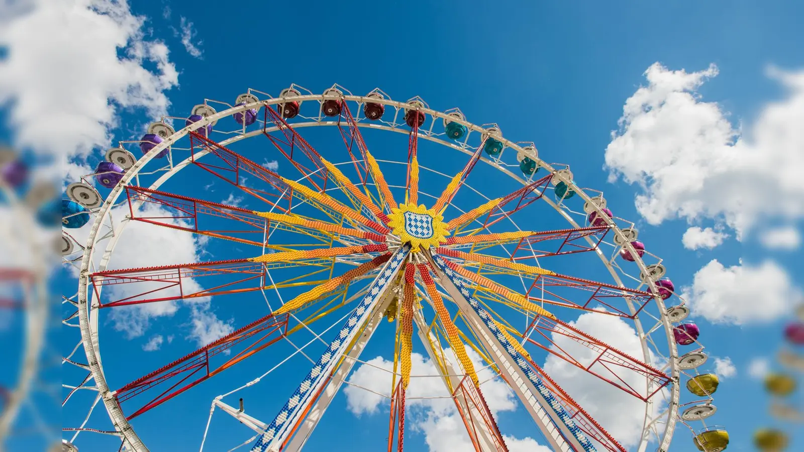 Ein Bild aus dem Jahr 2015 – das Riesenrad ist aber auch auf der Herbstdult dieses Jahr fester Bestandteil.  (Bild: Sebastian Pieknik)