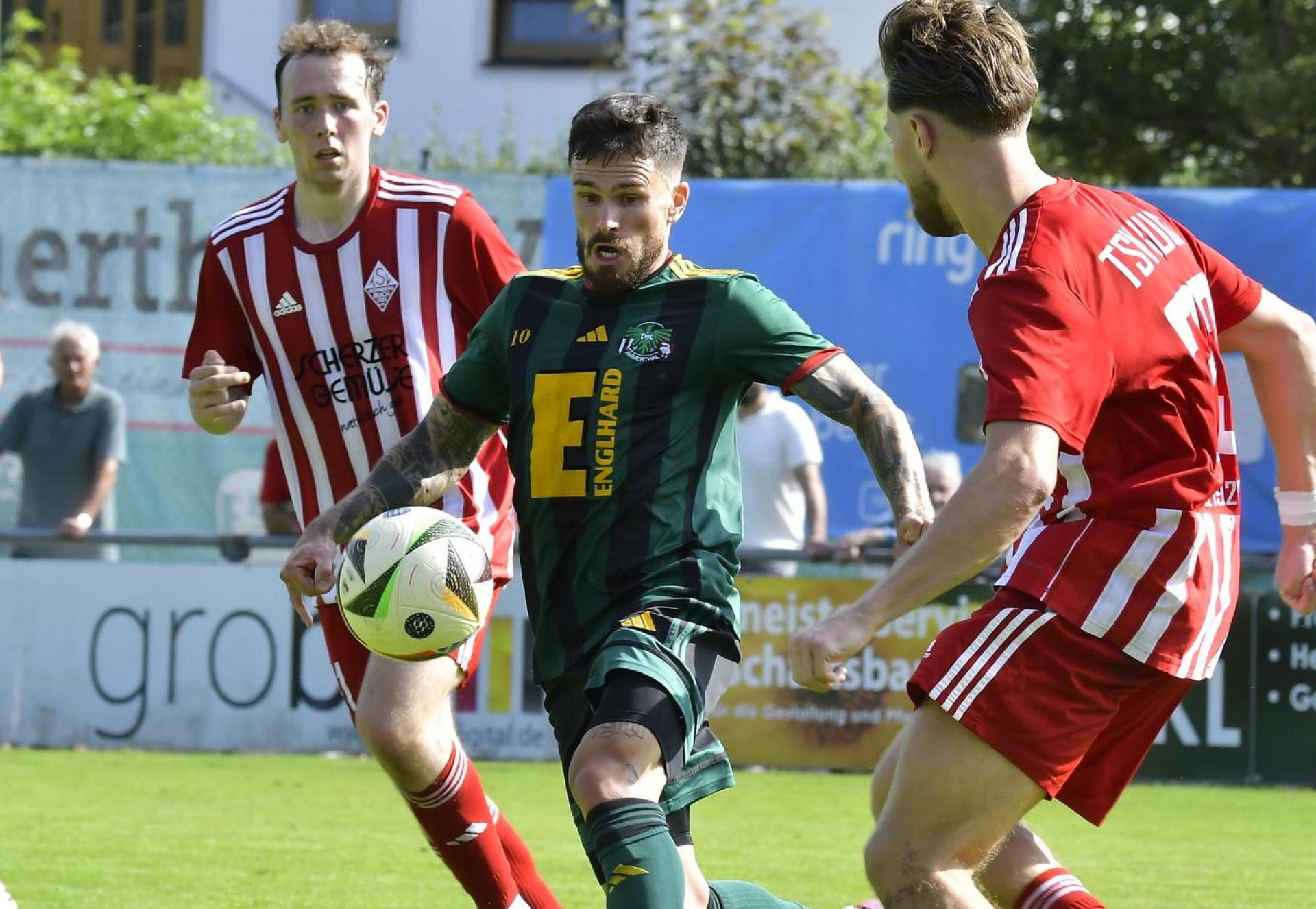 Von Gegnern zu Teamkollegen: Marco Wiedmann (in Grün) wechselt zur neuen Saison als Spielertrainer zum TSV Buch. (Bild: Hubert Ziegler)