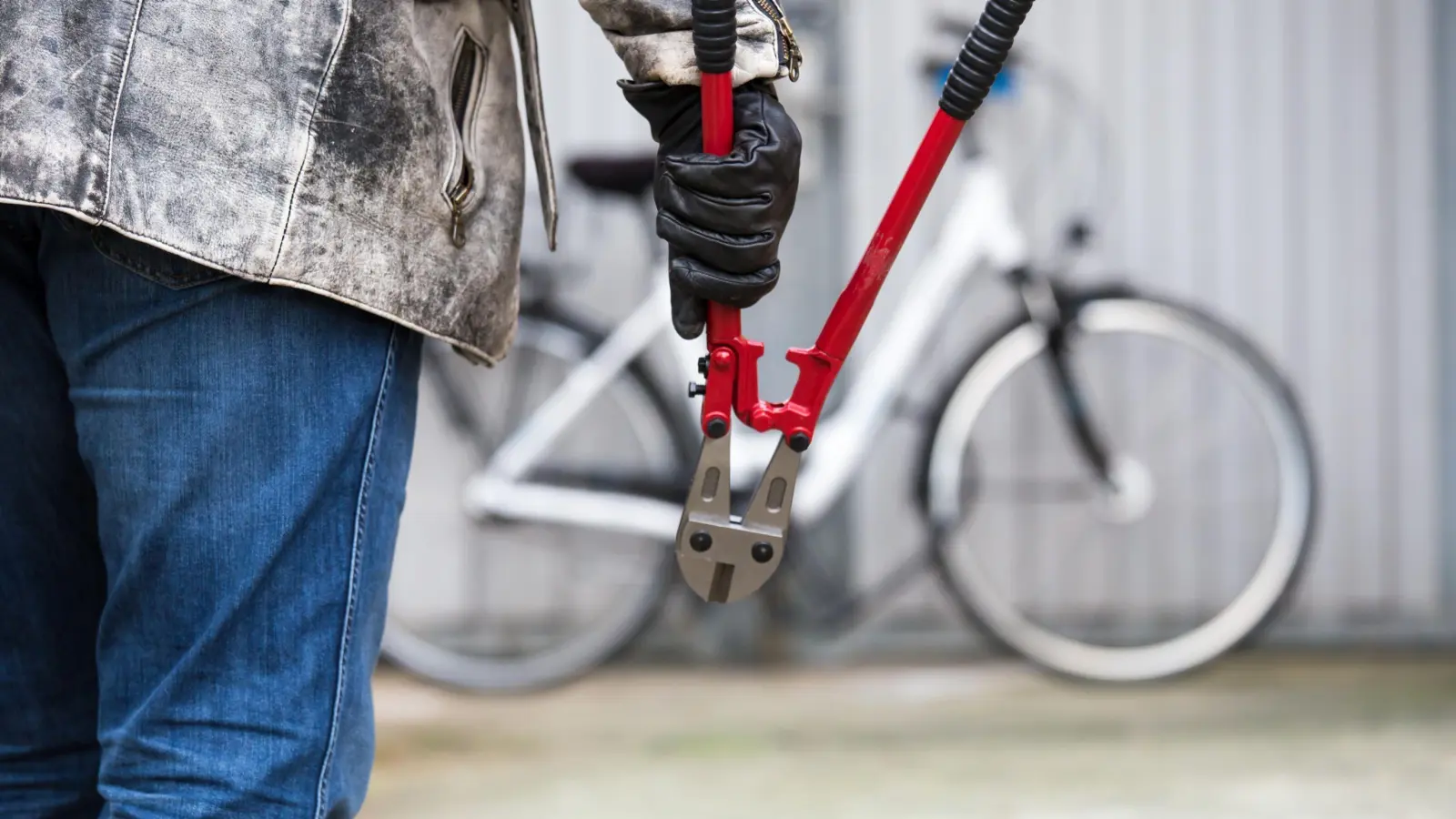 Ein Fahrraddieb hat in Etzelwang zugeschlagen. (Symbolbild: Rainer Fuhrmann - stock.adobe.com)