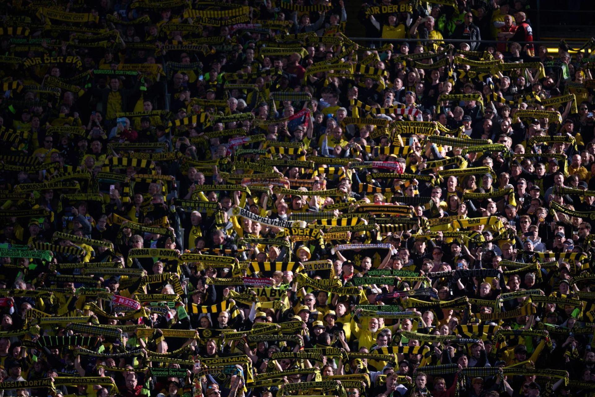 Die Dortmund-Fans bei einem Bundesliga-Spiel. (Archivbild: Bernd Thissen/dpa)