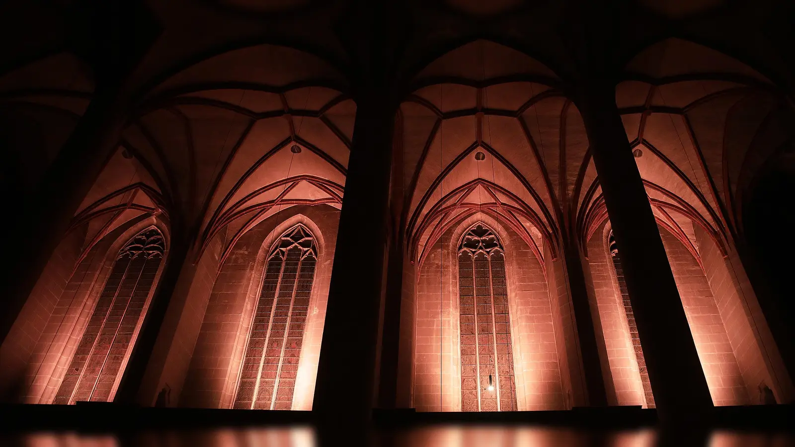 Beleuchtung der Martinskirche auf dem Marktplatz wird zur Earth Night für eine Stunde ausgeschaltet. (Archivbild: Wolfgang Steinbacher)