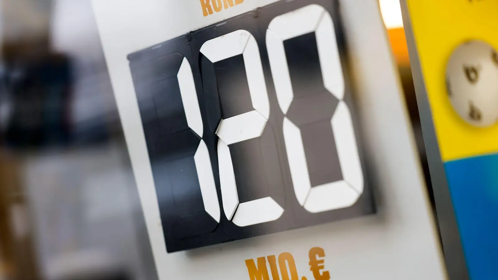 Der Eurojackpot ist geknackt worden. (Symbolbild) (Bild: Thomas Banneyer/dpa)