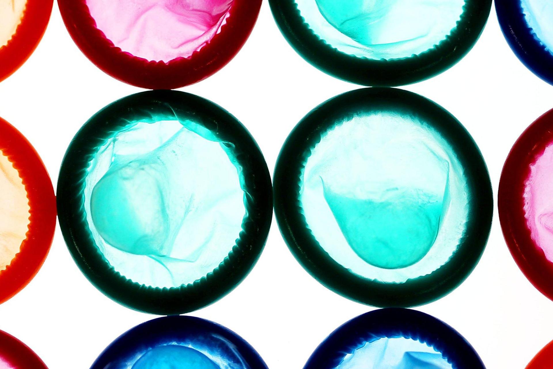 Kondome schützen beim Sex vor einer Infektion mit dem HI-Virus und vor anderen sexuell übertragbaren Infektionen. Und natürlich vor ungewollter Schwangerschaft. (Symbolbild: Oliver Berg)