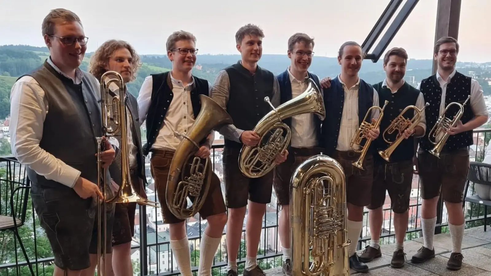 Die Jungs von „BlechRegen” bringen bayerisch-böhmische Blasmusik mit südamerikanischen Klängen zum Brass-Festival nach Amberg.  (Archivbild: BlechRegen)