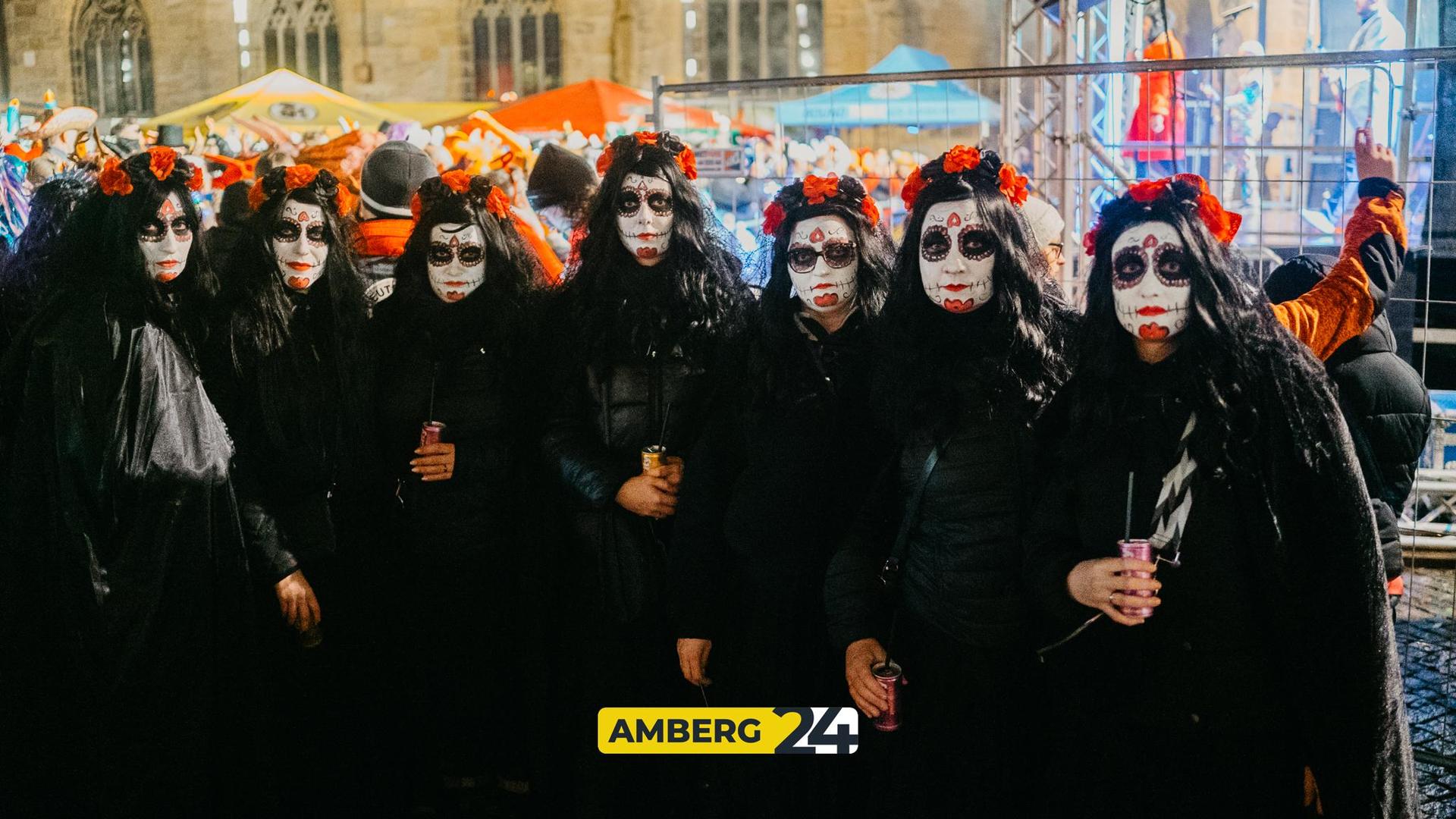 Die Bilder der Amberger Hexennacht vom Marktplatz. (Bild: Mario Donhauser)