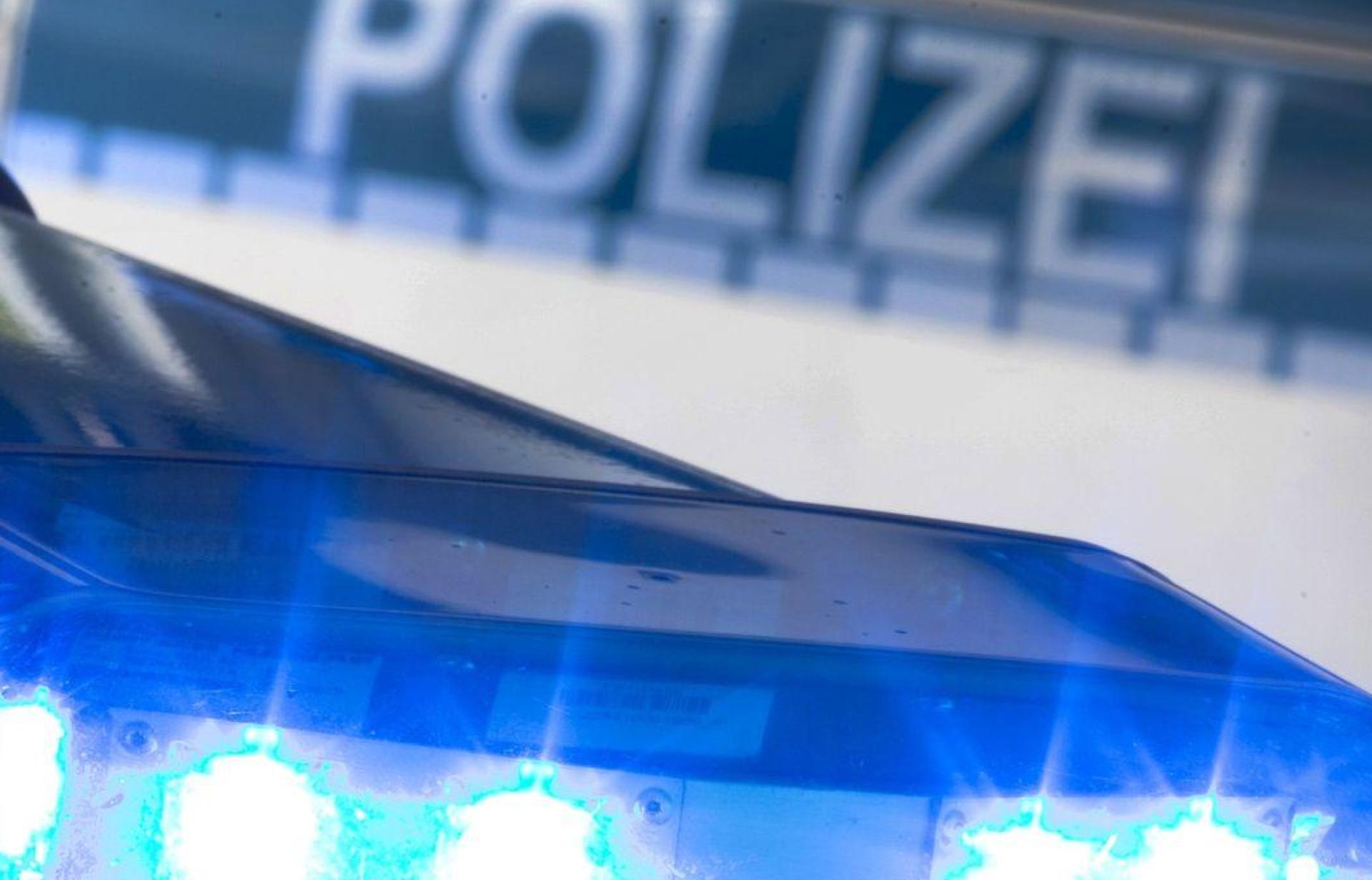 In Paulsdorf zapfen unbekannte Täter 1500 Liter Diesel ab. (Symbolbild: Friso Gentsch/dpa)