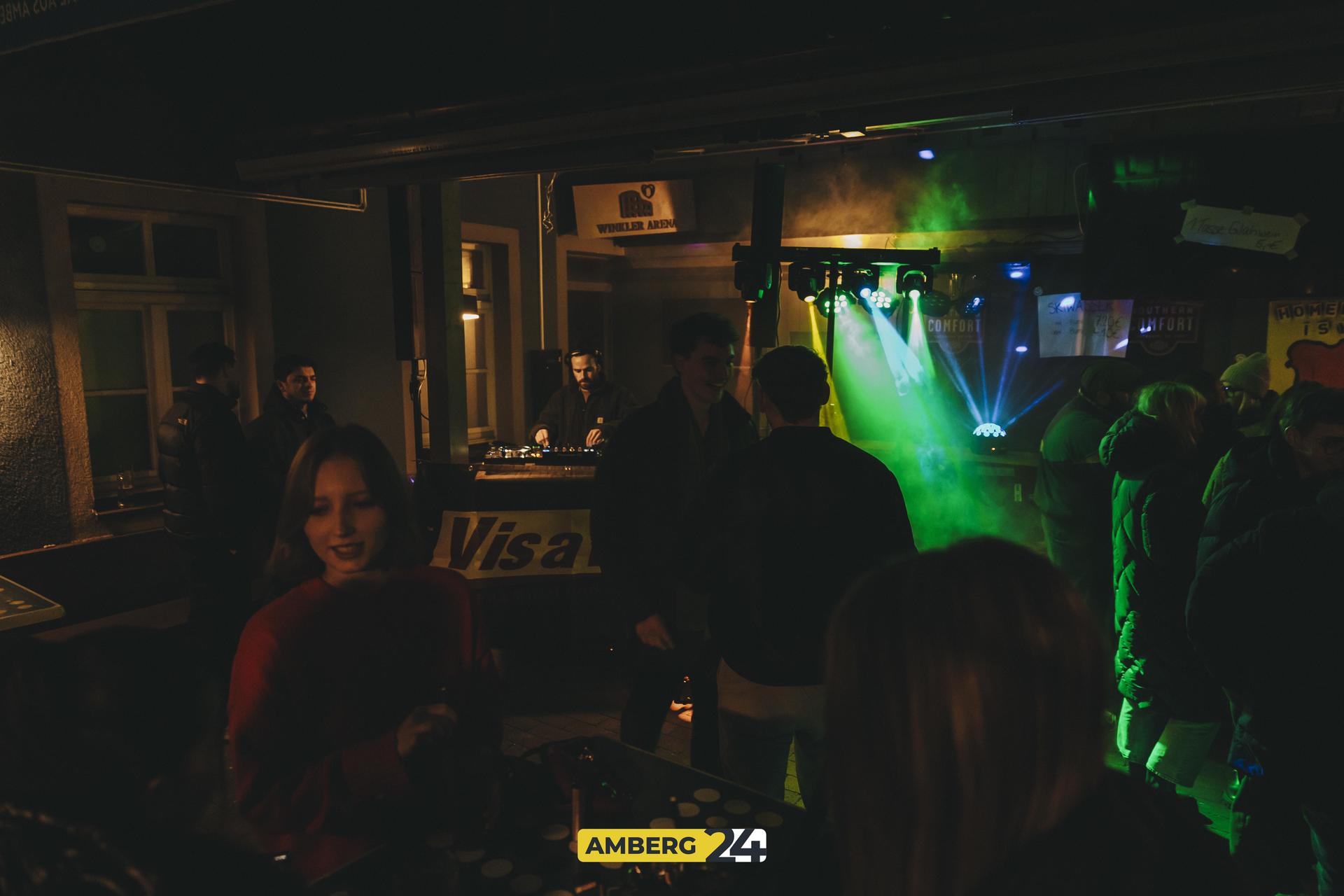 Am Samstag konnten ihr im Blauen Haus bei „Dance on Snow“ richtig Gas geben.  (Bild: Lolografie)