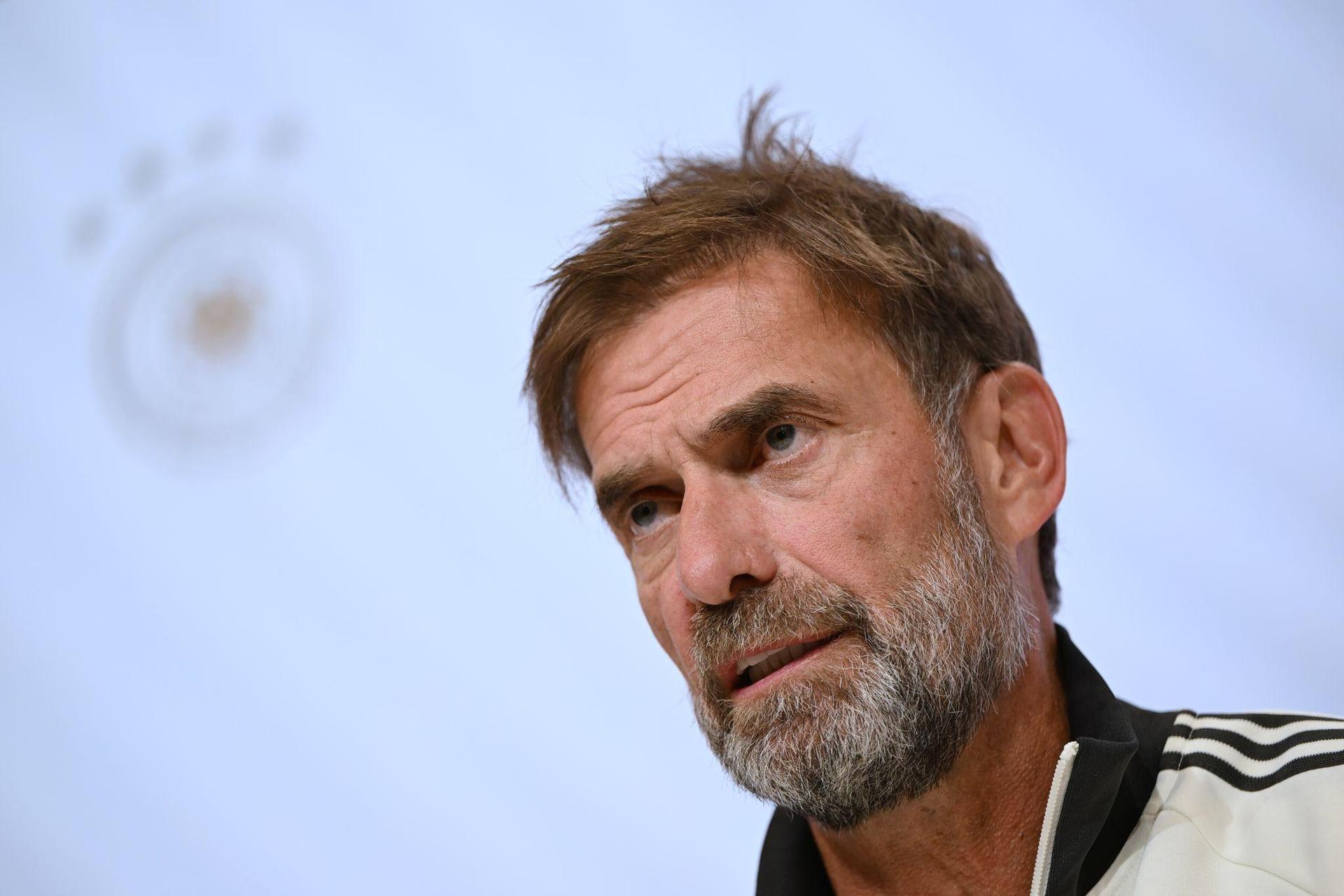 Jürgen Klopp kann das Abschlusstraining für die Partie in Griechenland mit allen 23 Spielern bestreiten.  (Bild: Sven Hoppe/dpa)