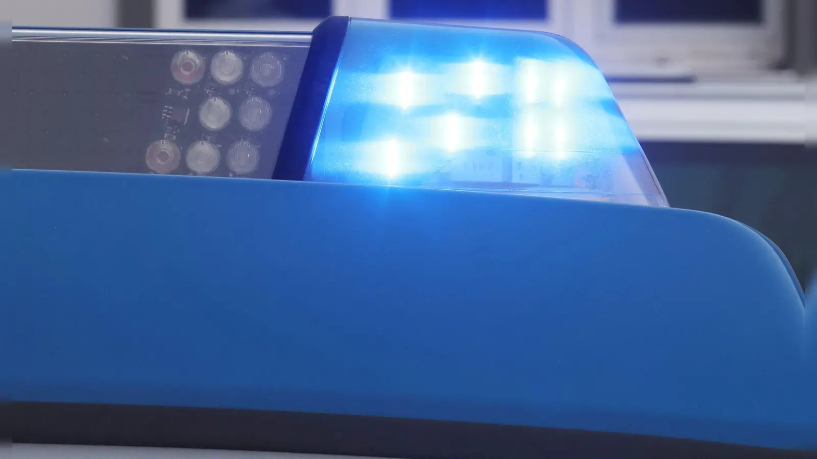 Ein Betrüger täuschte in Illschwang eine Panne vor, um Geld zu ergaunern. (Bild: Bodo Schackow/dpa)