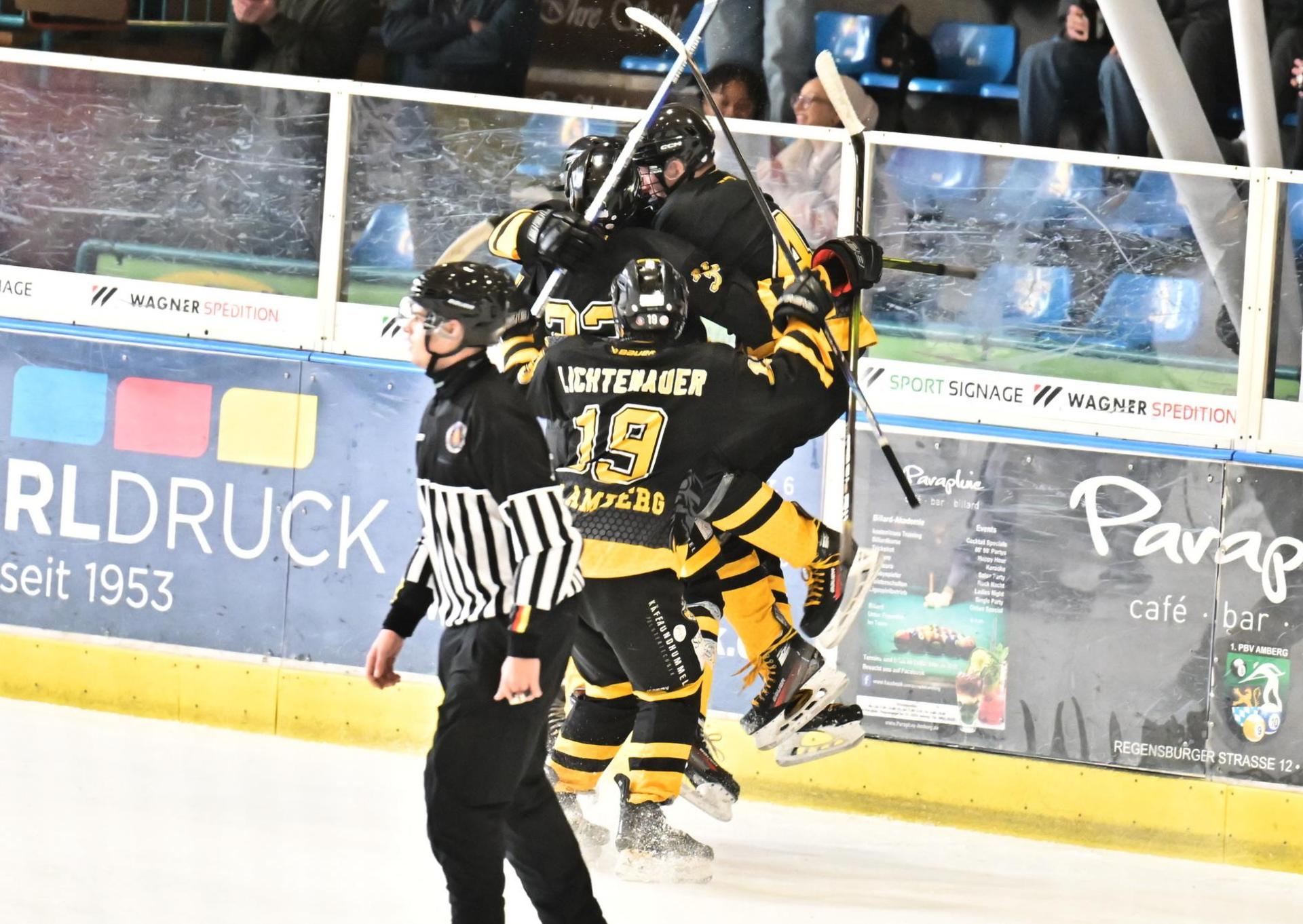Eishockey Landesliga-Meisterschaft der U17 mit ERSC Amberg (Bild: Hubert Ziegler)