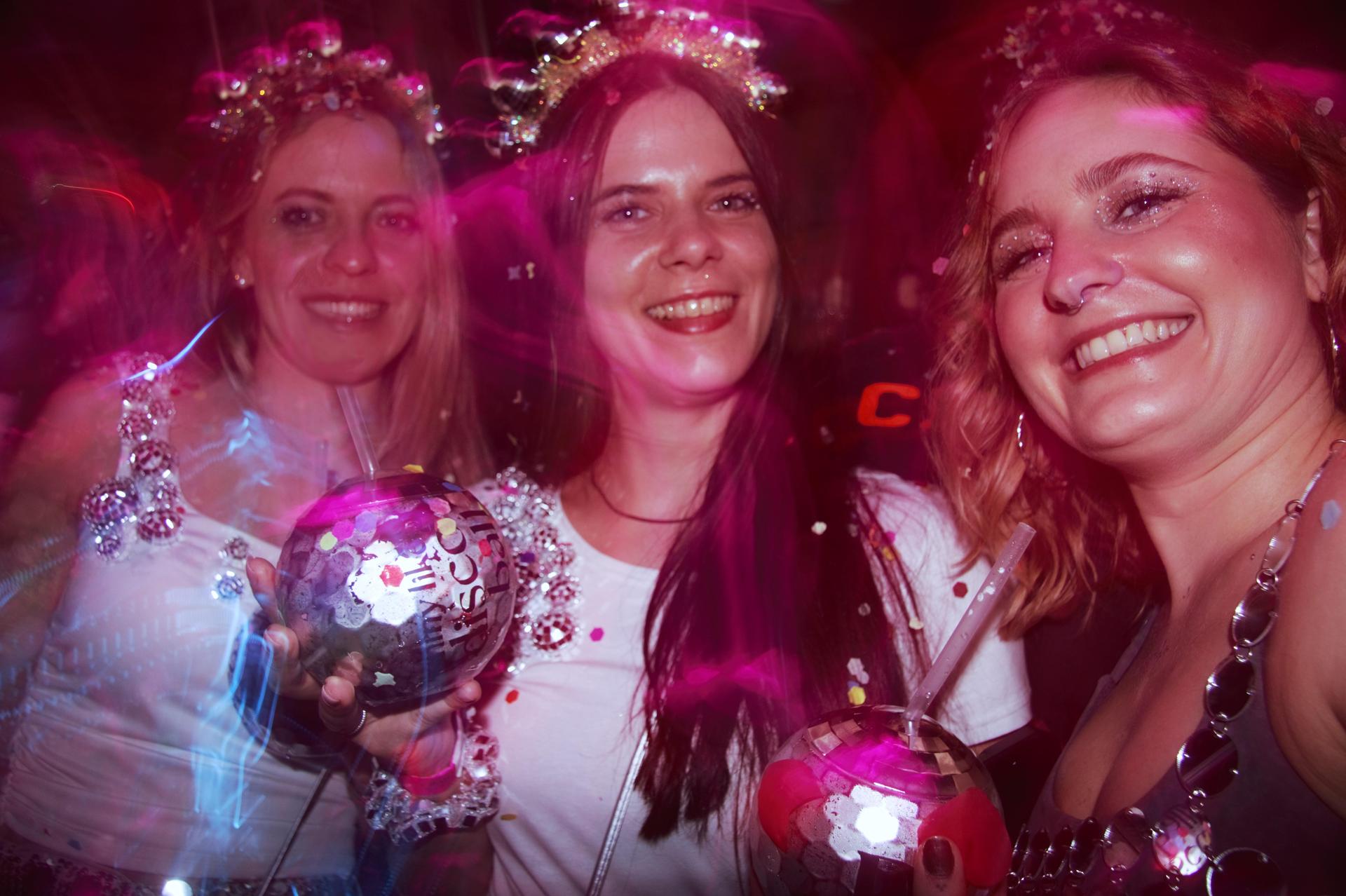 Zur Konfettiparty im Colomba war ordentlich Faschingslaune angesagt. (Bild: Marlin Nixdorf)