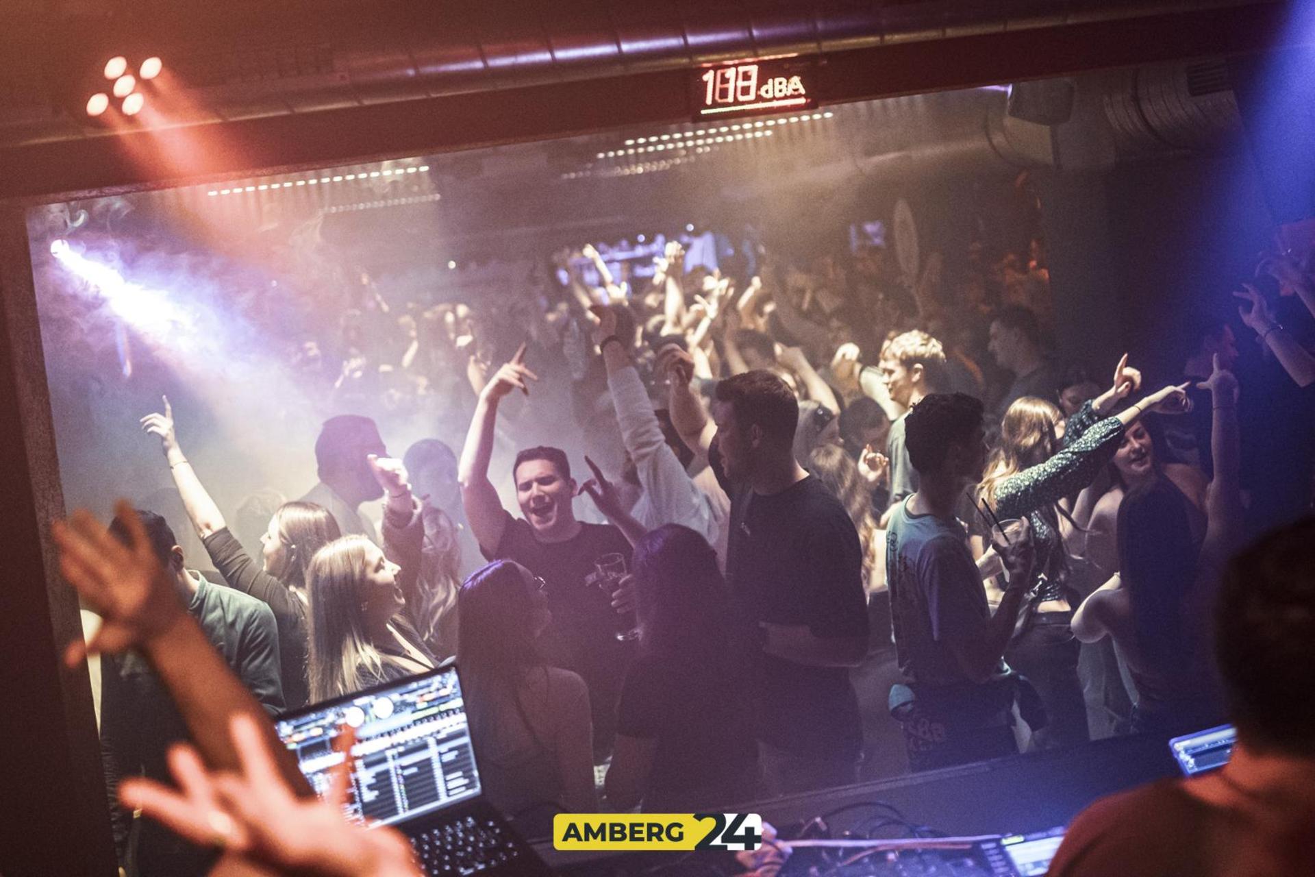 Party am 1. Weihnachtsfeiertag im Happy Rock.  (Bild: Martin Sponsel)