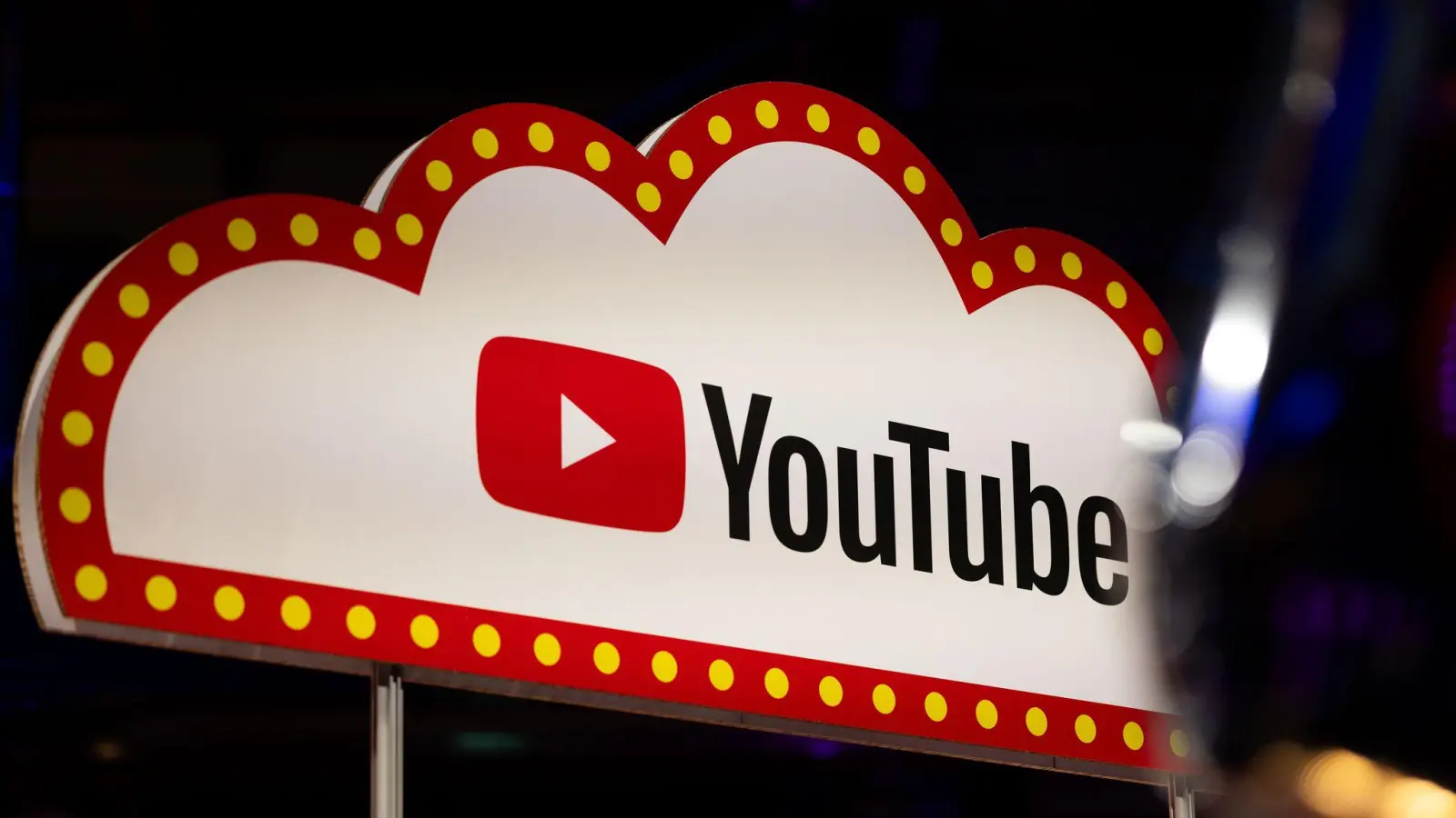 Fast unbemerkt ist YouTube zum Superstar aufgestiegen.  (Bild: Rolf Vennenbernd/dpa)