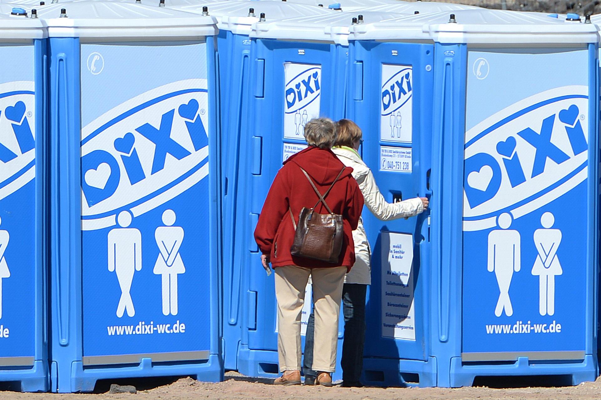 In Neumarkt kam es zu einem Unfall mit einer Dixi-Toilette. (Symbolbild: Marcus Brandt)