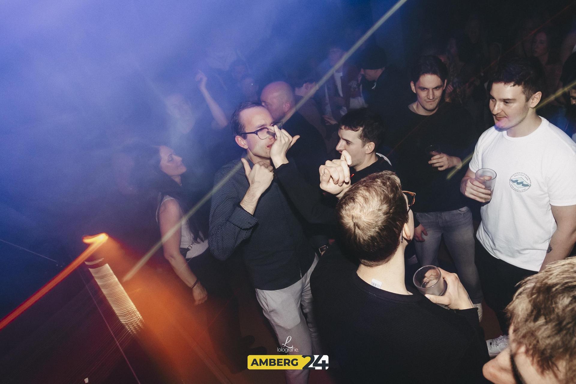 Frau Fenk im Trio.  (Bild: Lolografie)