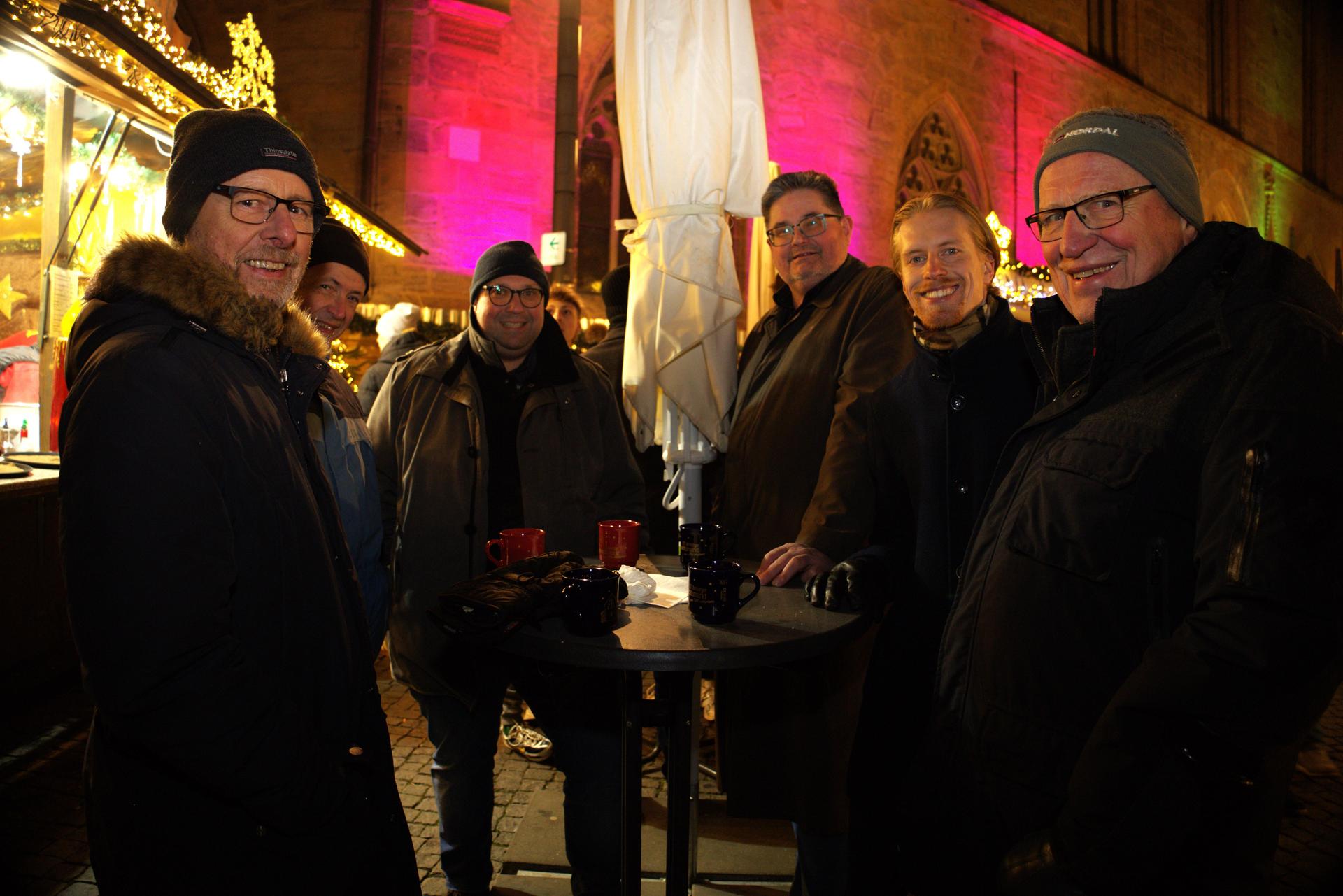 Karaoke auf dem Amberger Weihnachtsmarkt. Das sind die besten Bilder. (Bild: mni)