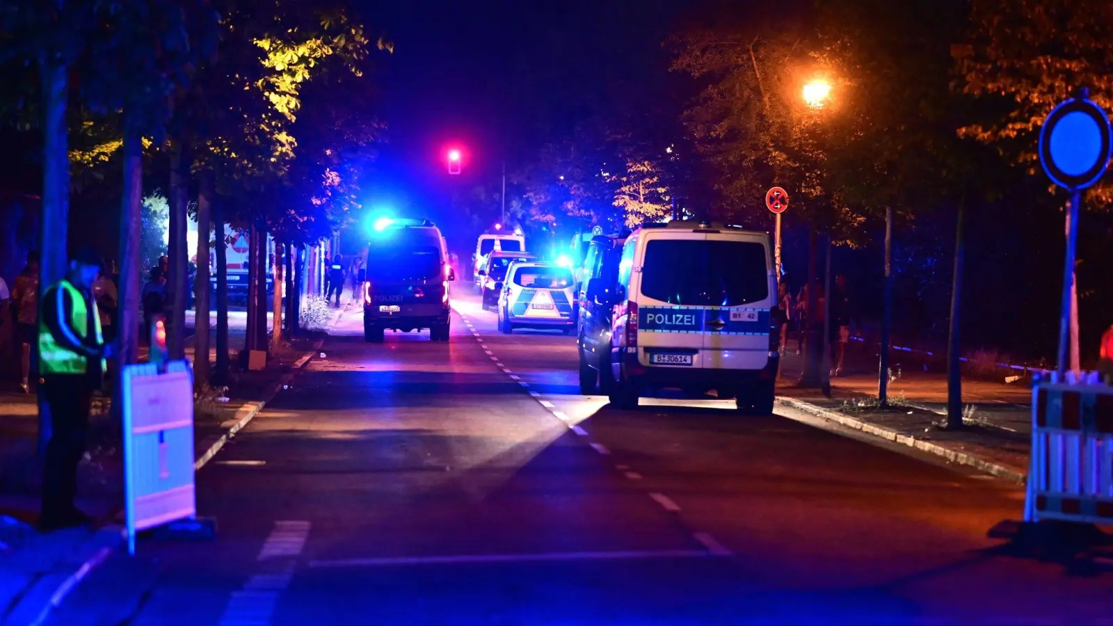 Ein Auto fuhr in eine Menschenmenge.  (Bild: Fabian Sommer/dpa)