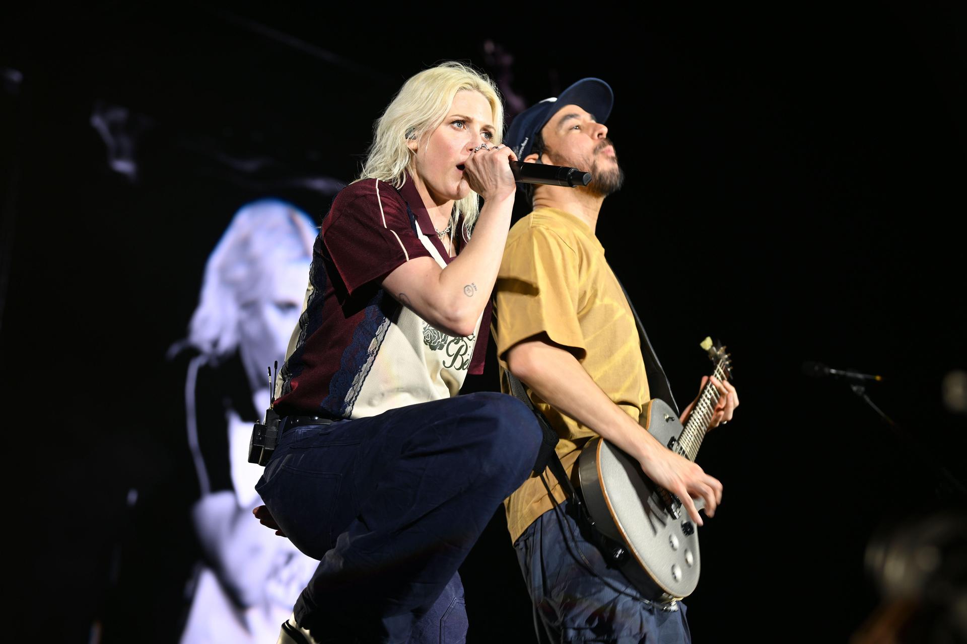 Auch in für viele noch neuer Besetzung ist Linkin Park der Abräumer des Kult-Festivals. Zwischen Emily Armstrong und Mike Shinoda stimmt die Chemie sichtlich. (Bild: Tobias Schwarzmeier)