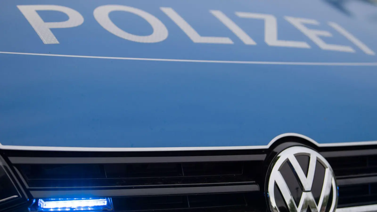 1000 Euro Schaden für die Allgemeinheit: Die Polizei ermittelt nach einem Fall von Vandalismus in Illschwang. (Symbolbild: Lino Mirgeler/dpa)