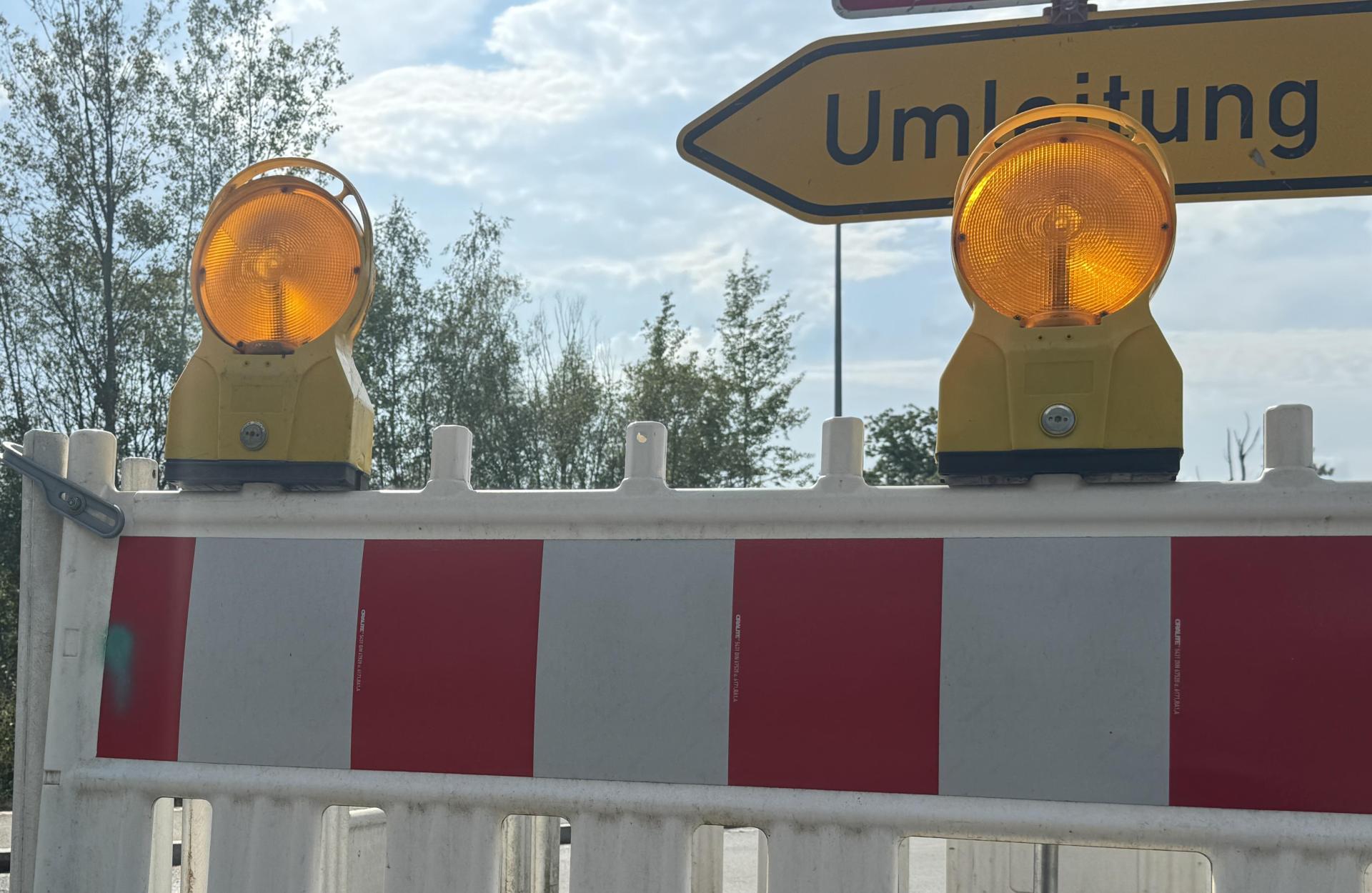 Am 26. April kommt es in der Innenstadt von Auerbach im Landkreis Amberg-Sulzbach zu Verkehrssperrungen wegen des Jahrmarktes. (Symbolbild: Heike Unger)