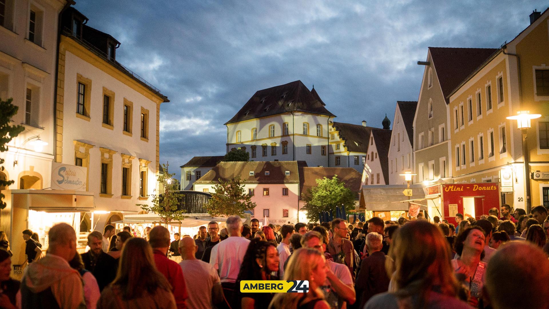 Das sind die Bilder vom Freitagabend vom 2025er-Altstadtfest in Sulzbach-Rosenberg. (Bild: Mario Donhauser)