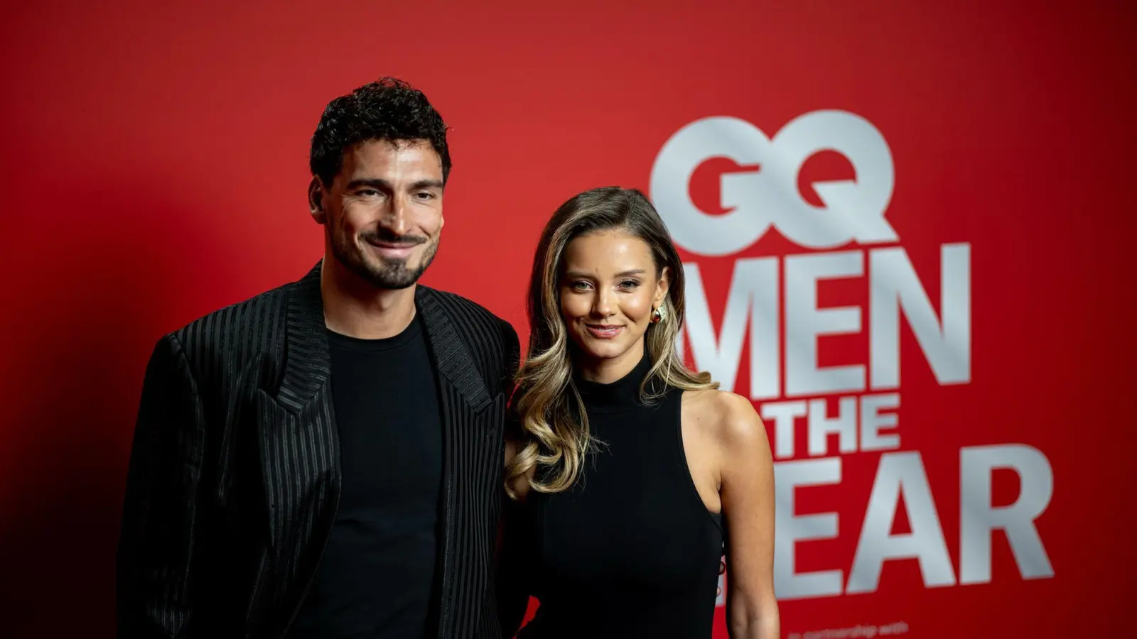 Mats Hummels kam mit Nicola Cavanis zur Verleihung des GQ-Awards. (Bild: Fabian Sommer/dpa)